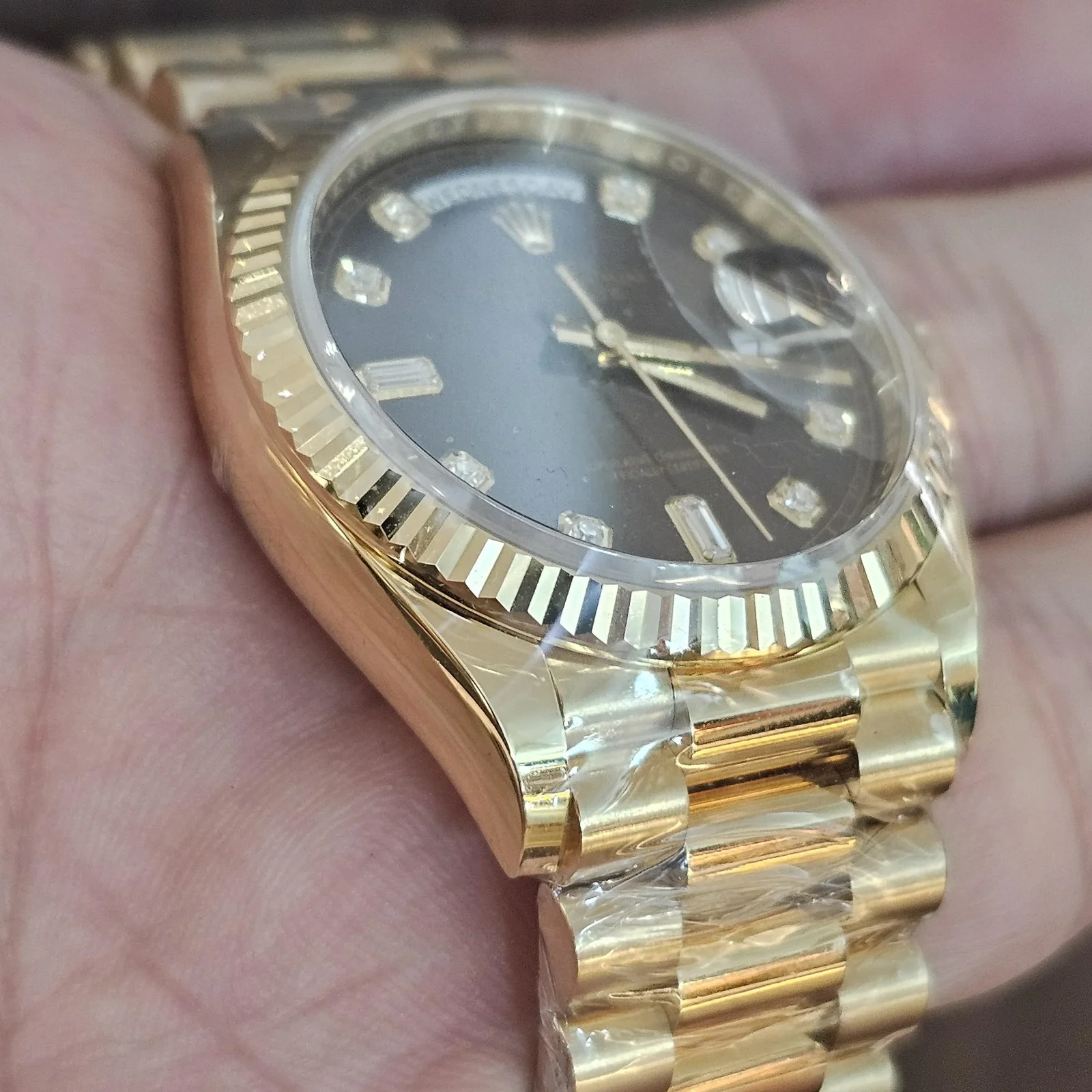 Thumb Day-Date 36 Yellow Gold / Fluted / Dark Grey-Diamond / President