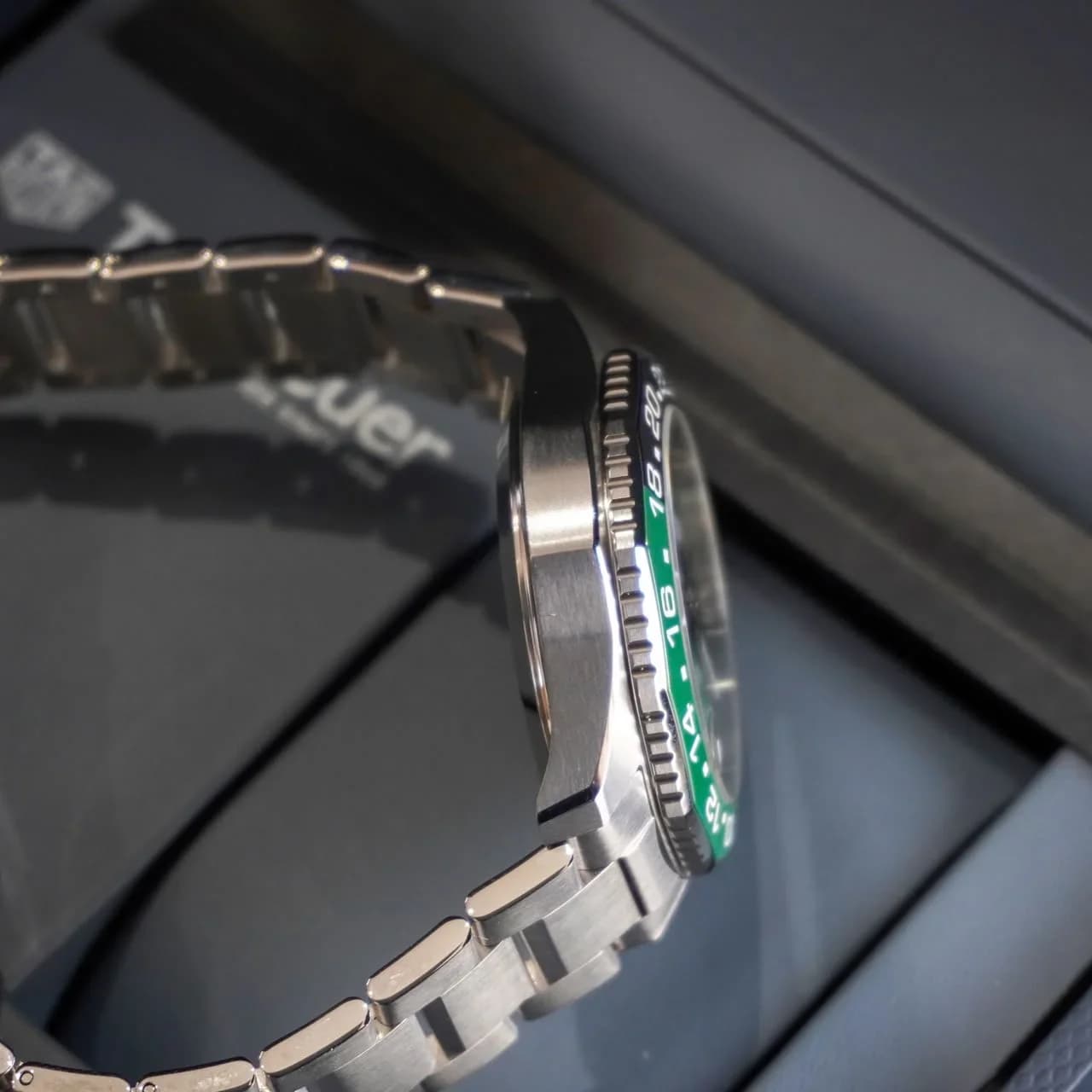 Thumb Aquaracer Professional 300 GMT / Stainless Steel / Green - Black