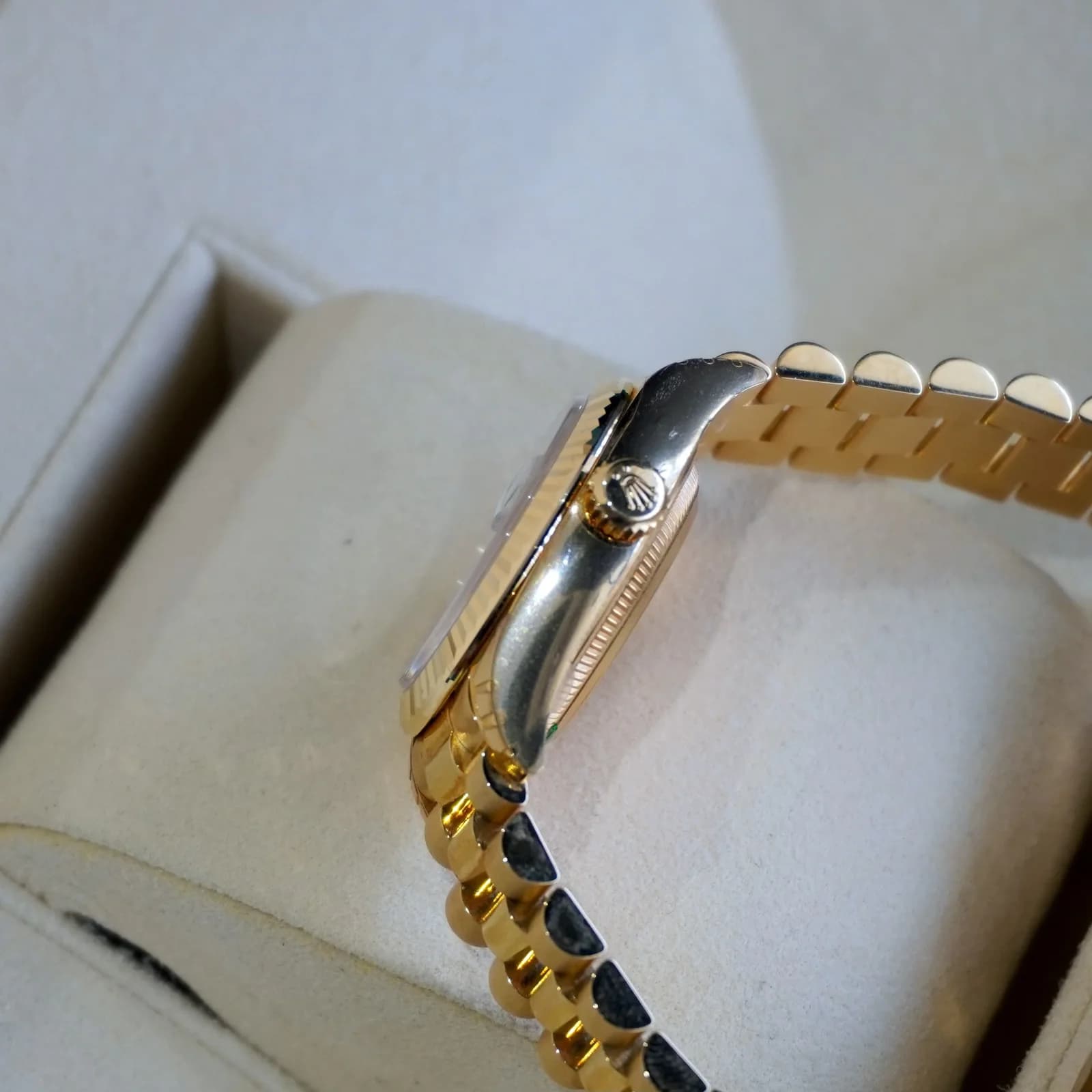 Thumb Lady-Datejust 28 Yellow Gold Fluted / President / MOP
