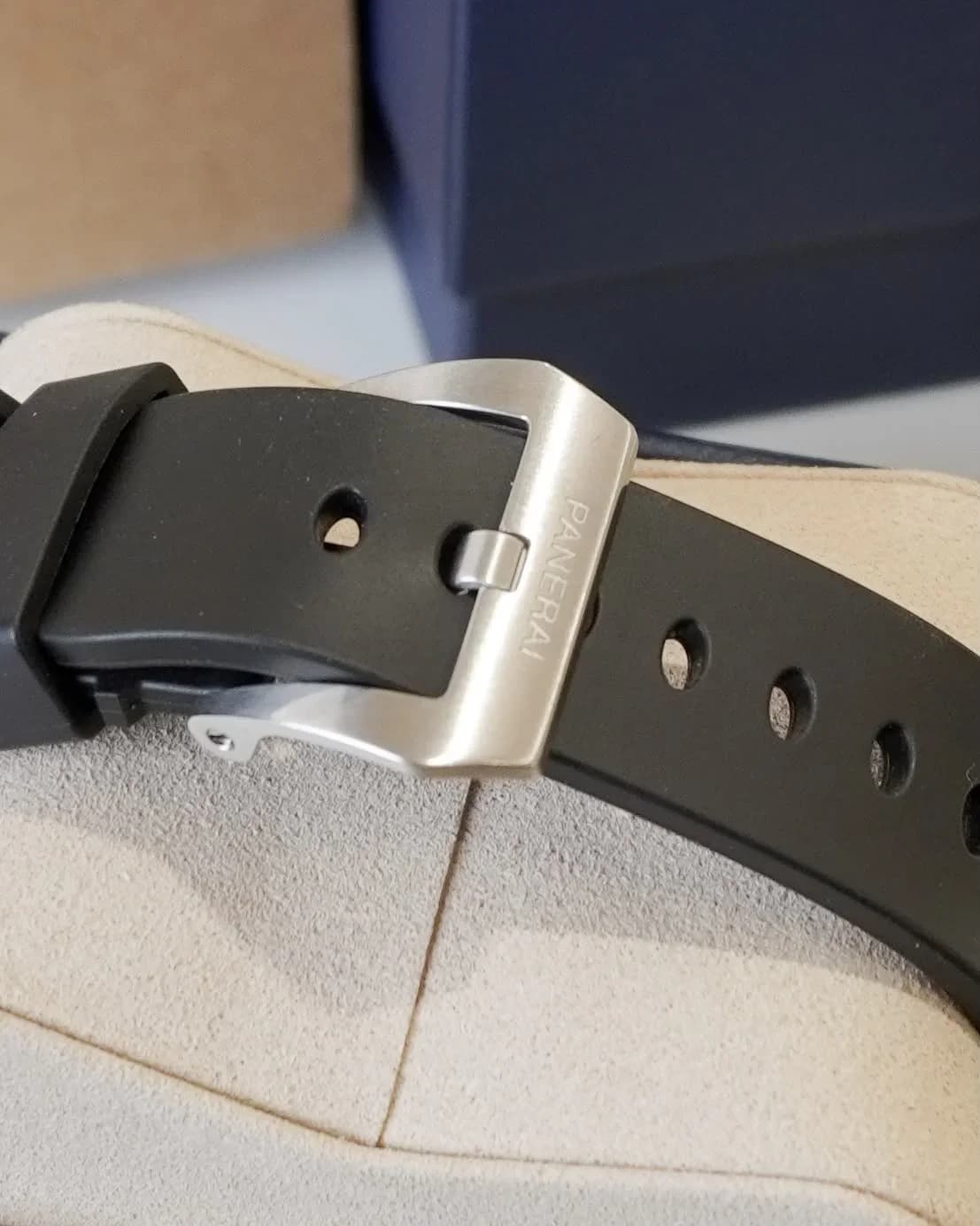 Thumb Luminor Base 44 Logo 3 Days Stainless Steel / Black