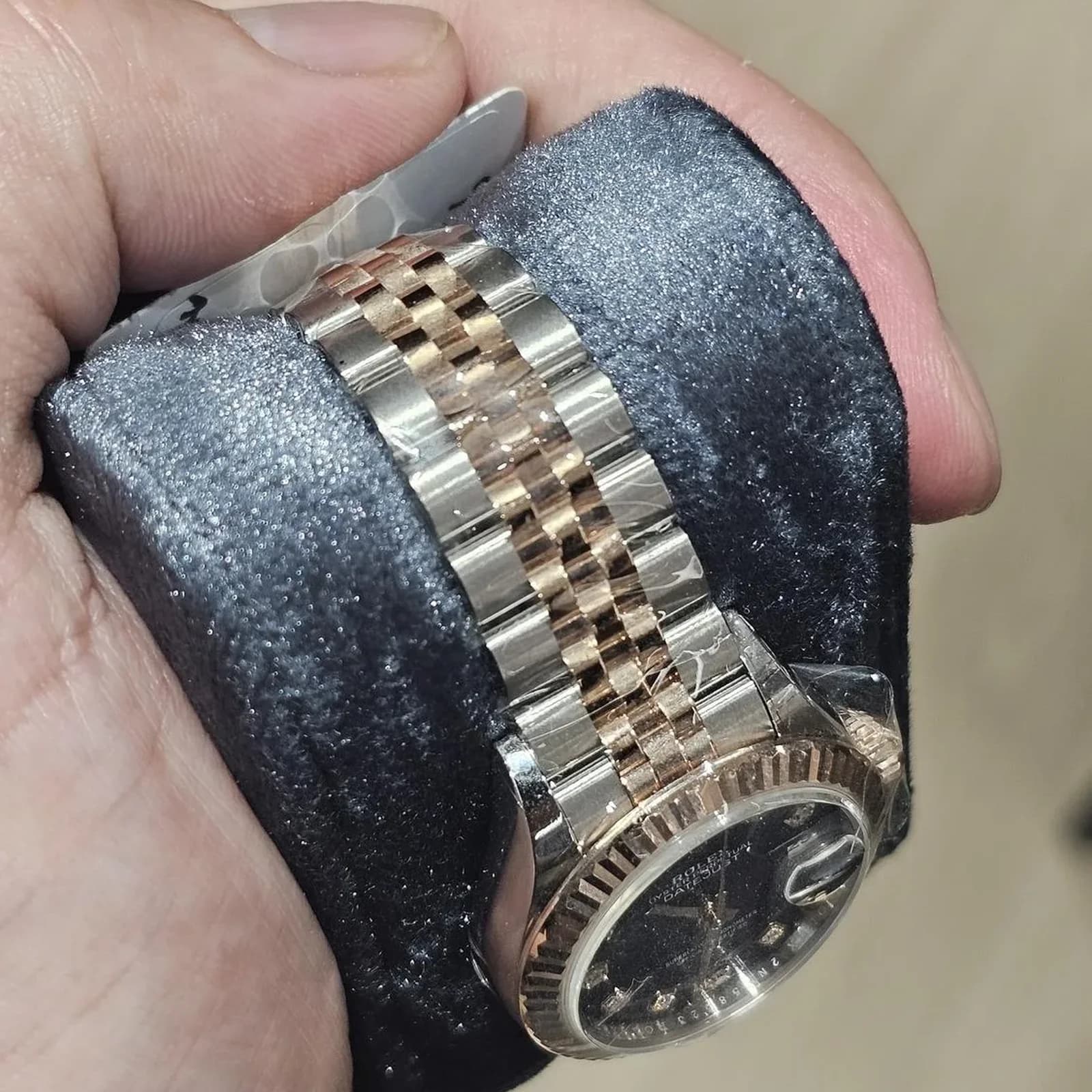 Thumb Lady-Datejust 28 Rolesor Rose Fluted / Jubilee / Aubergine Diamonds