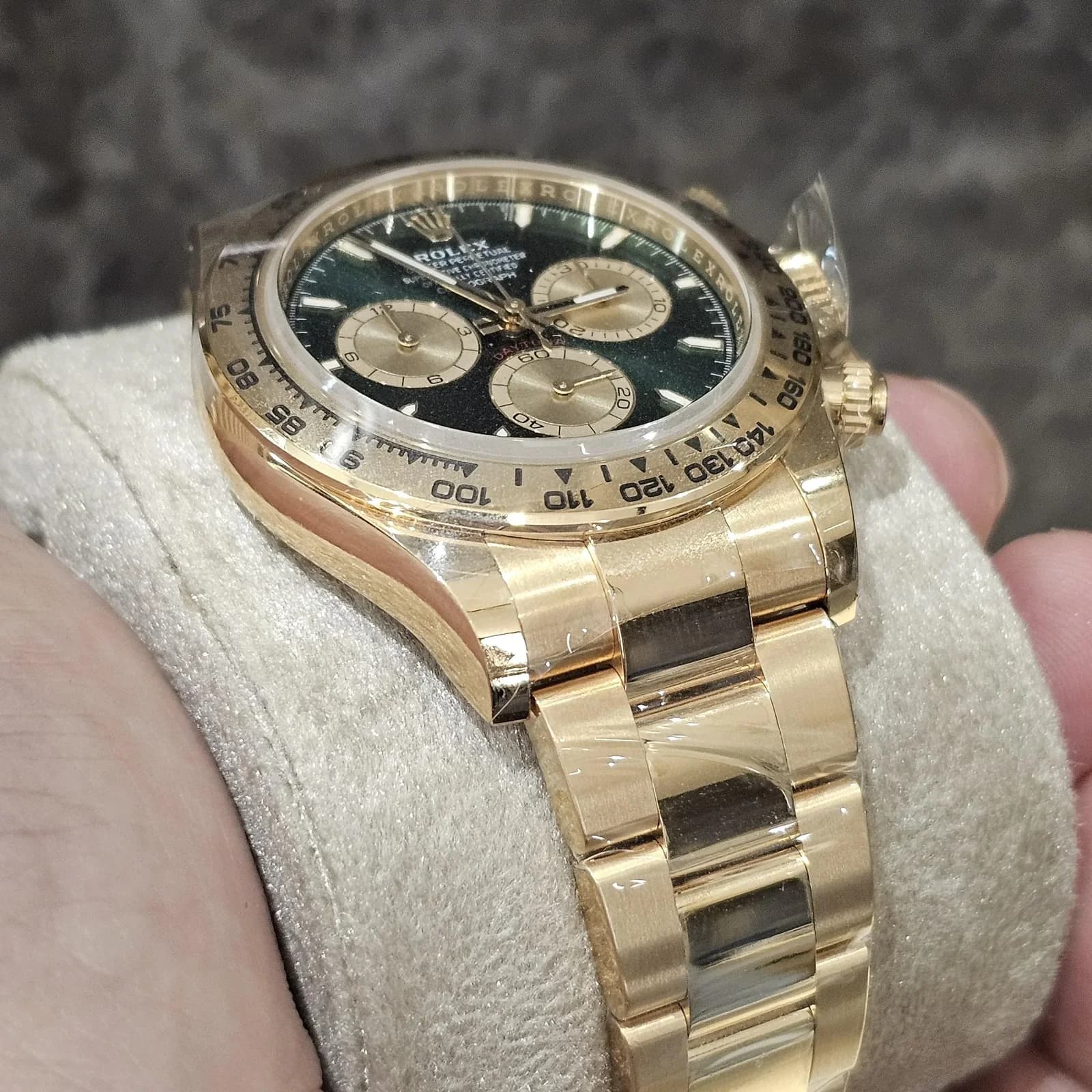 Thumb Cosmograph Daytona Yellow Gold / Green / Oyster