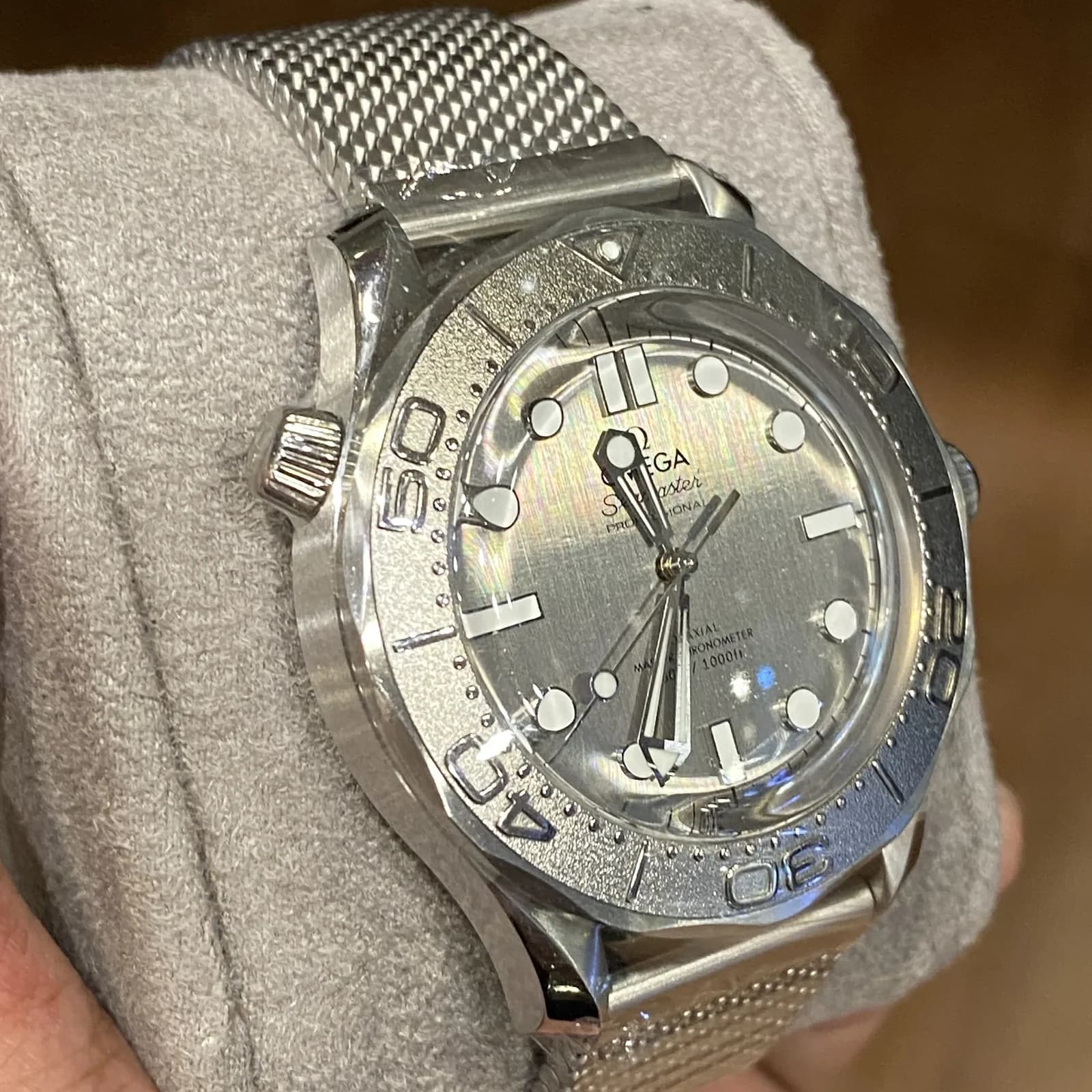 Thumb Seamaster Diver 300M Stainless Steel / Grey