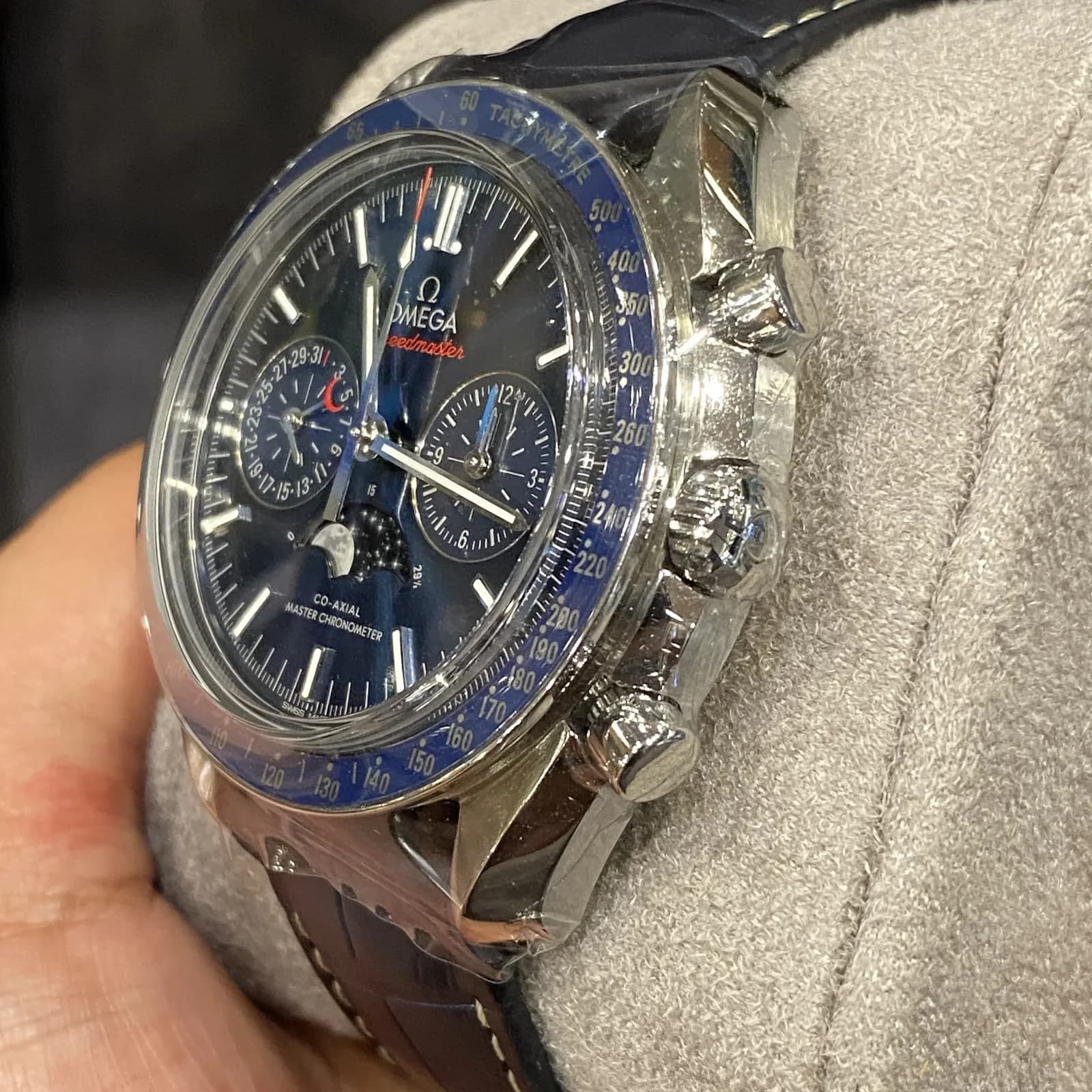 Thumb Speedmaster Moonphase Chronograph Master Chronometer Blue Side of the Moon