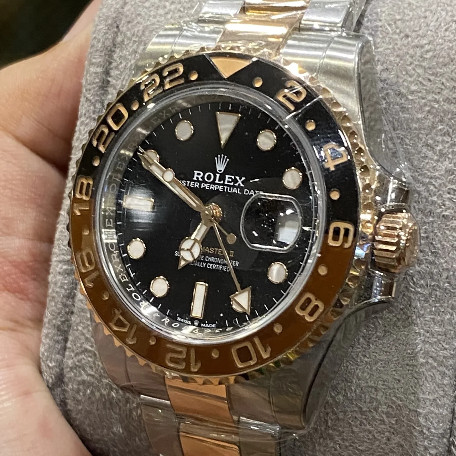 Thumb GMT-Master II Stainless Steel / Everose / CHNR / Oyster