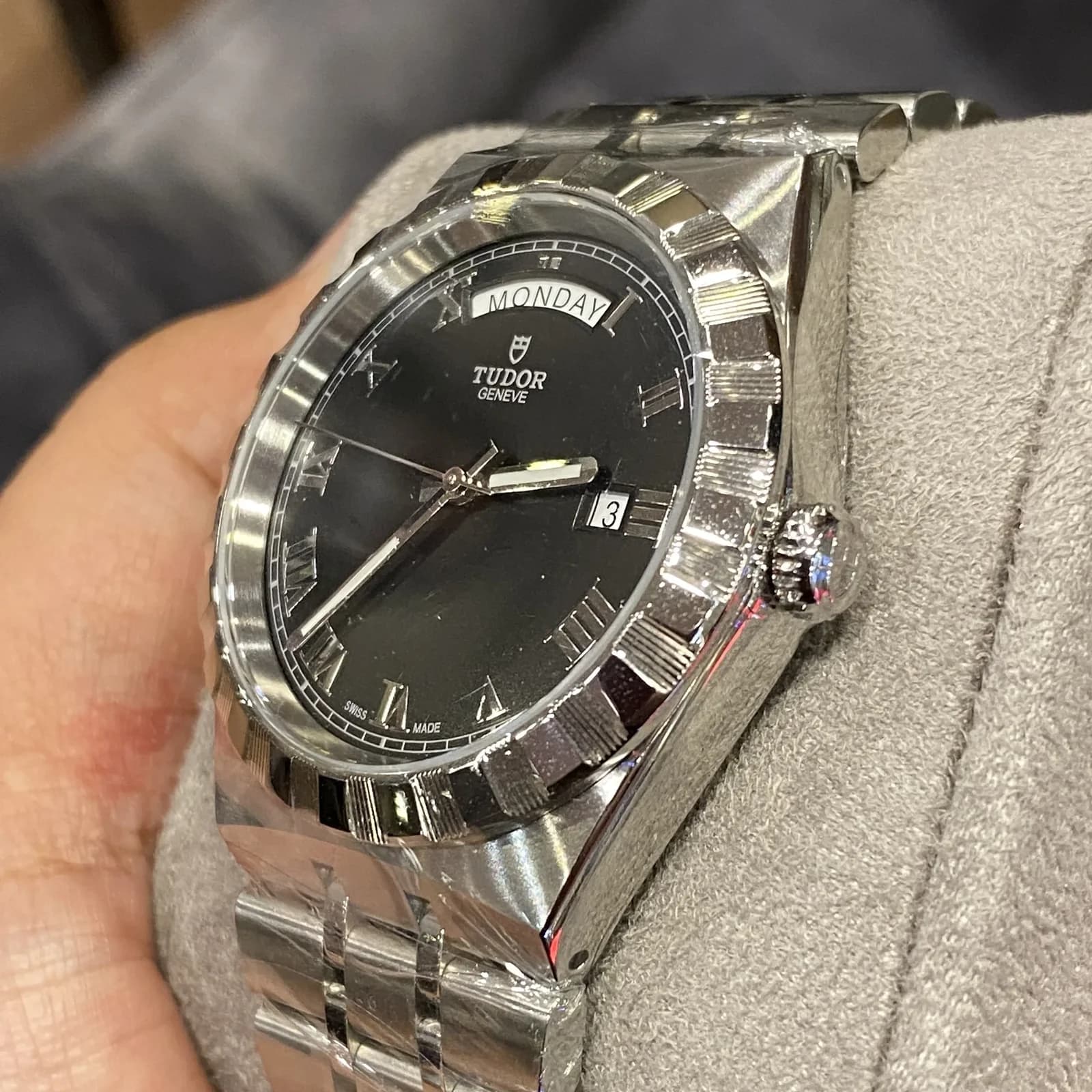 Thumb Royal Day-Date 41 Stainless Steel / Black - Roman