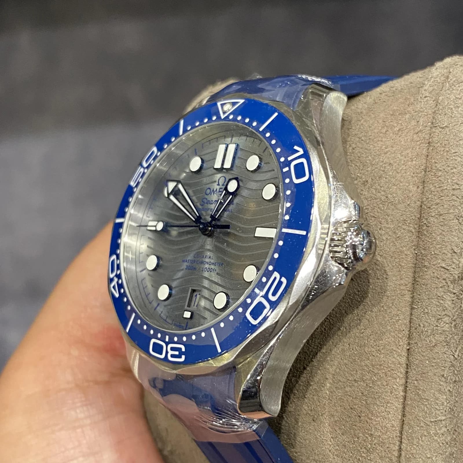 Thumb Seamaster Diver 300M Master Co-Axial 42 Stainless Steel / Grey / Rubber