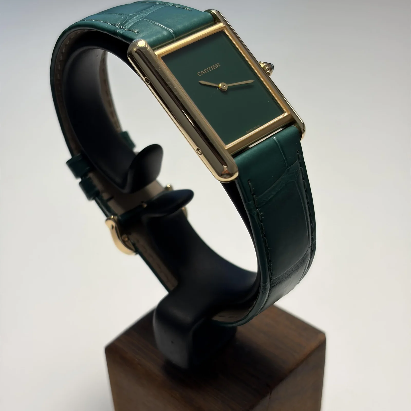 Thumb Tank Louis Cartier Large Manual Yellow Gold / Green