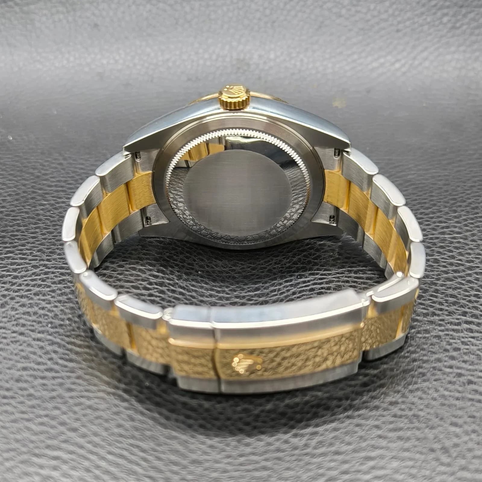 Thumb Sky-Dweller Stainless Steel / Yellow Gold / Black