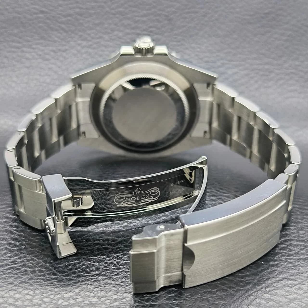 Thumb Submariner No-Date 41 / Stainless Steel / Black / Cerachrom