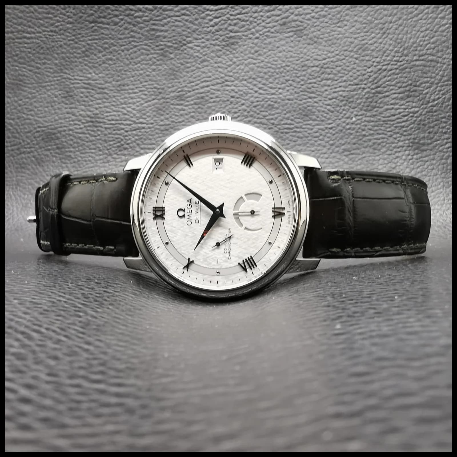 Thumb De Ville Prestige Co-Axial 39.5 Power Reserve Stainless Steel / Vintage Silver Silk