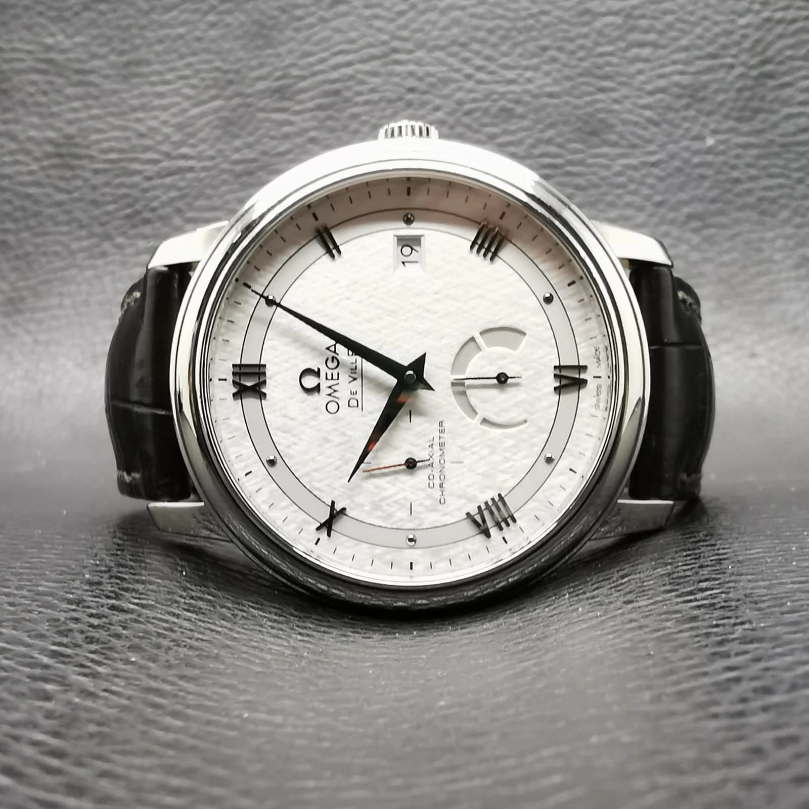 Thumb De Ville Prestige Co-Axial 39.5 Power Reserve Stainless Steel / Vintage Silver Silk