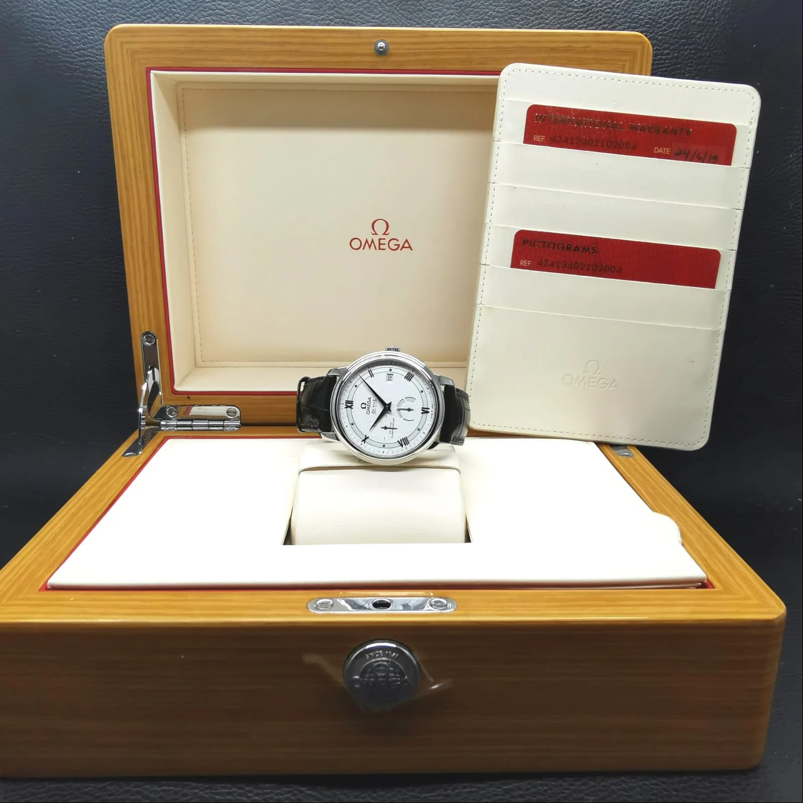 Thumb De Ville Prestige Co-Axial 39.5 Power Reserve Stainless Steel / Vintage Silver Silk