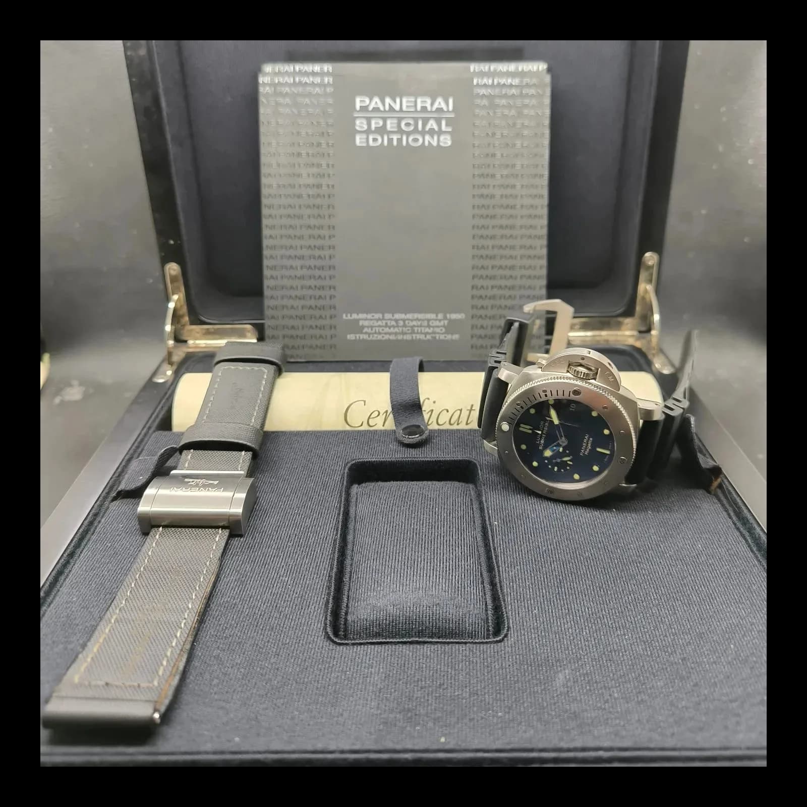 Thumb Luminor Submersible 1950 Regatta 3 Days GMT Automatic Titanio