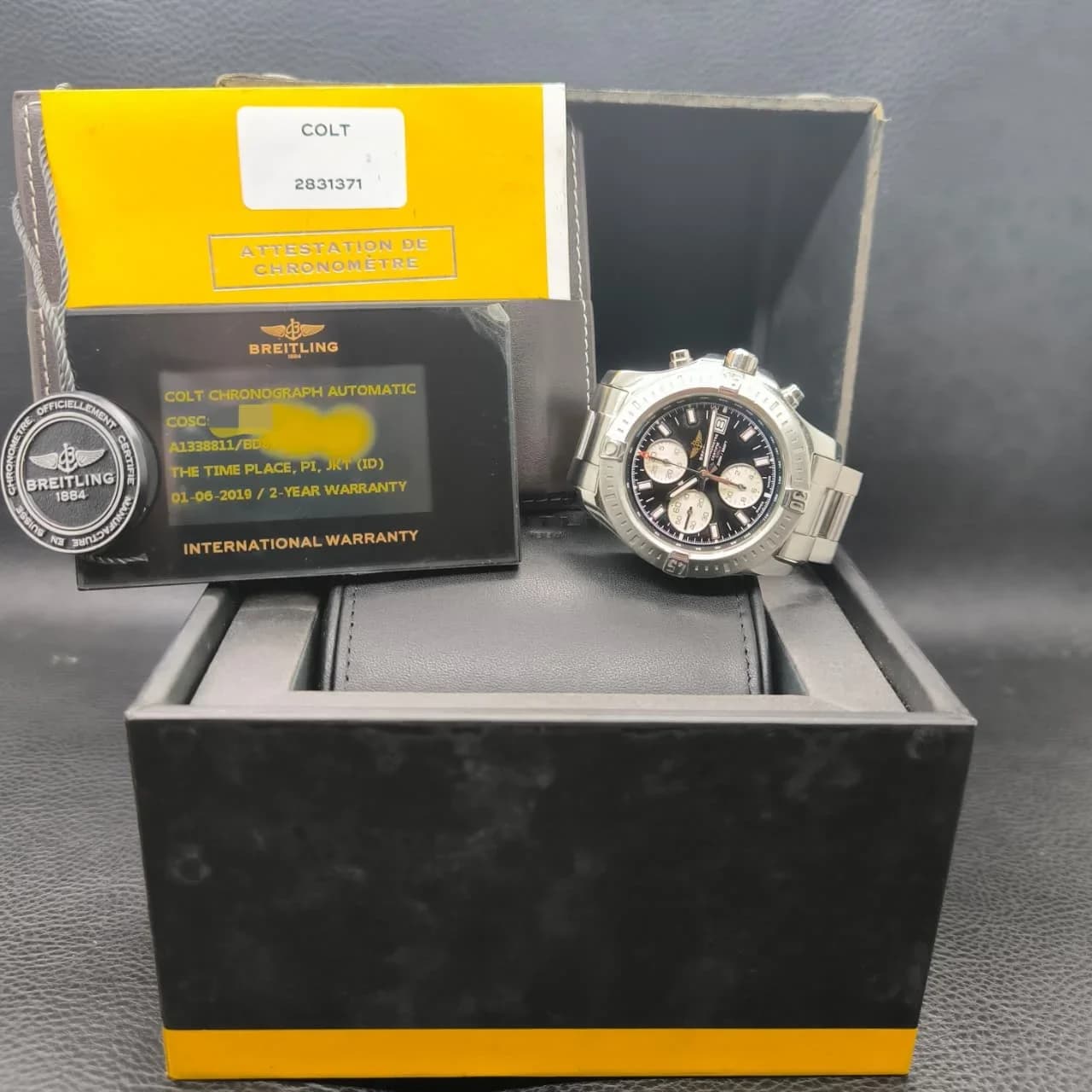 Thumb Colt Chronograph Automatic Stainless Steel / Volcano Black / Bracelet