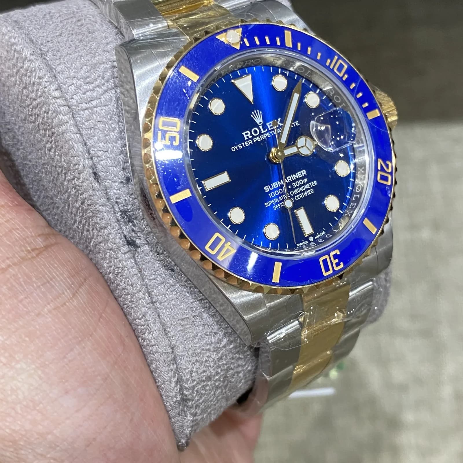Thumb Submariner Date 41 Stainless Steel / Yellow Gold / Blue