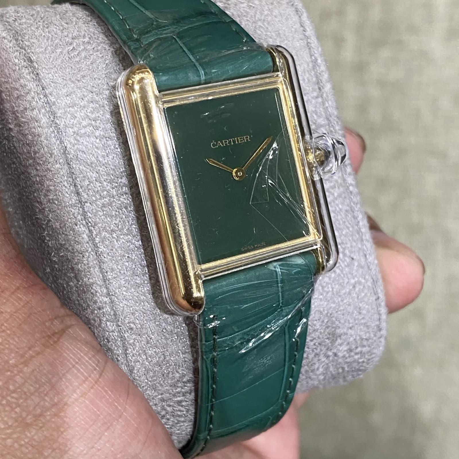 Thumb Tank Louis Cartier Large Manual Yellow Gold / Green
