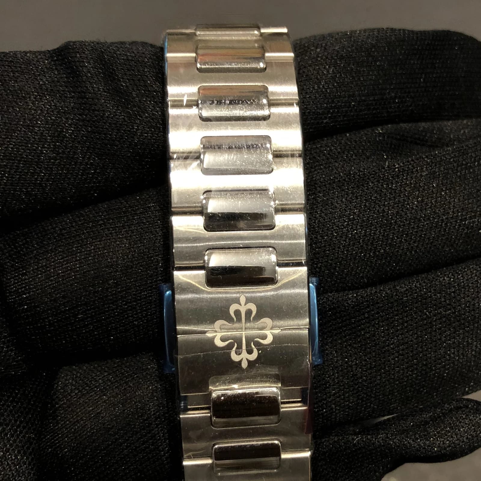 Thumb Nautilus 7018 Stainless Steel / Gray