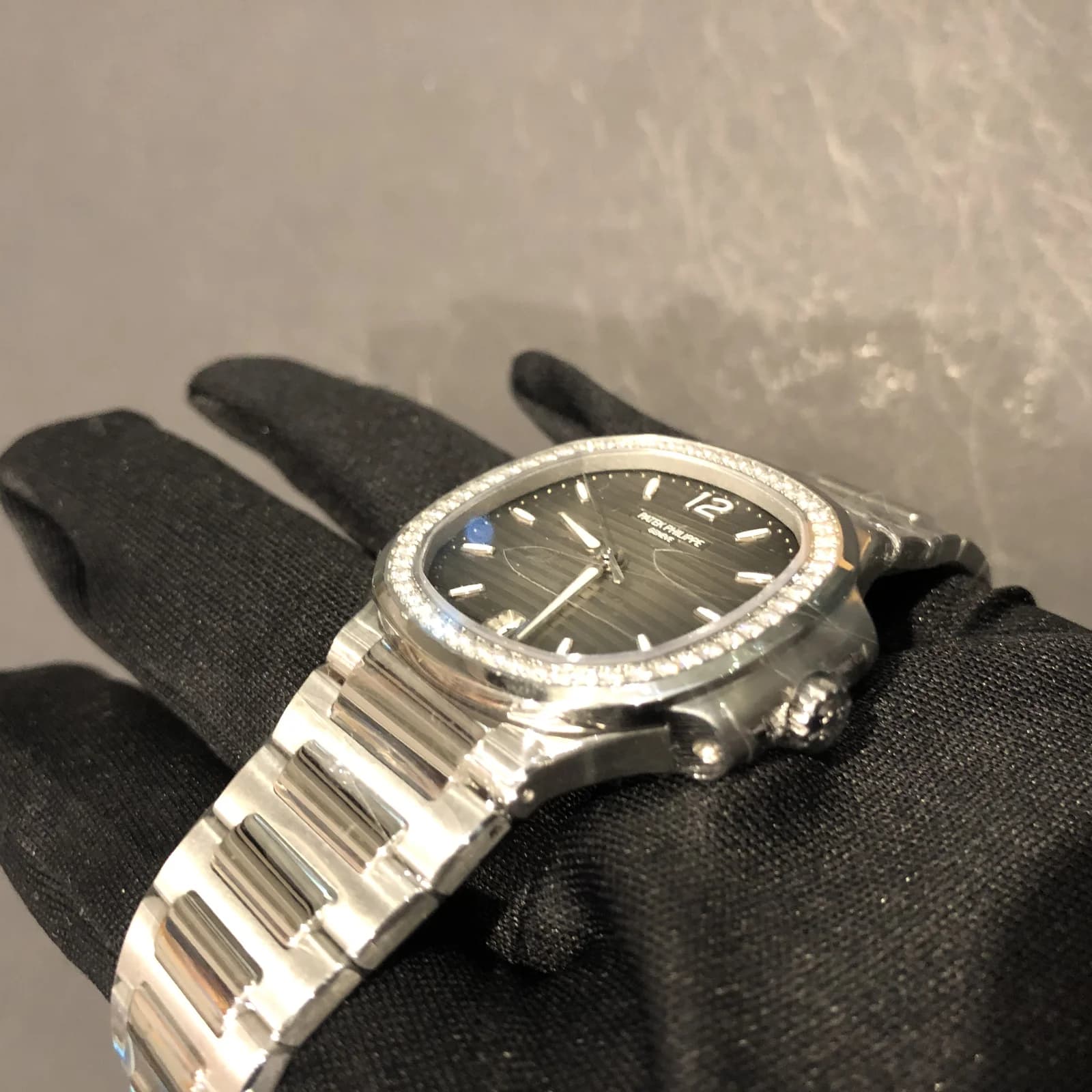 Thumb Nautilus 7018 Stainless Steel / Gray