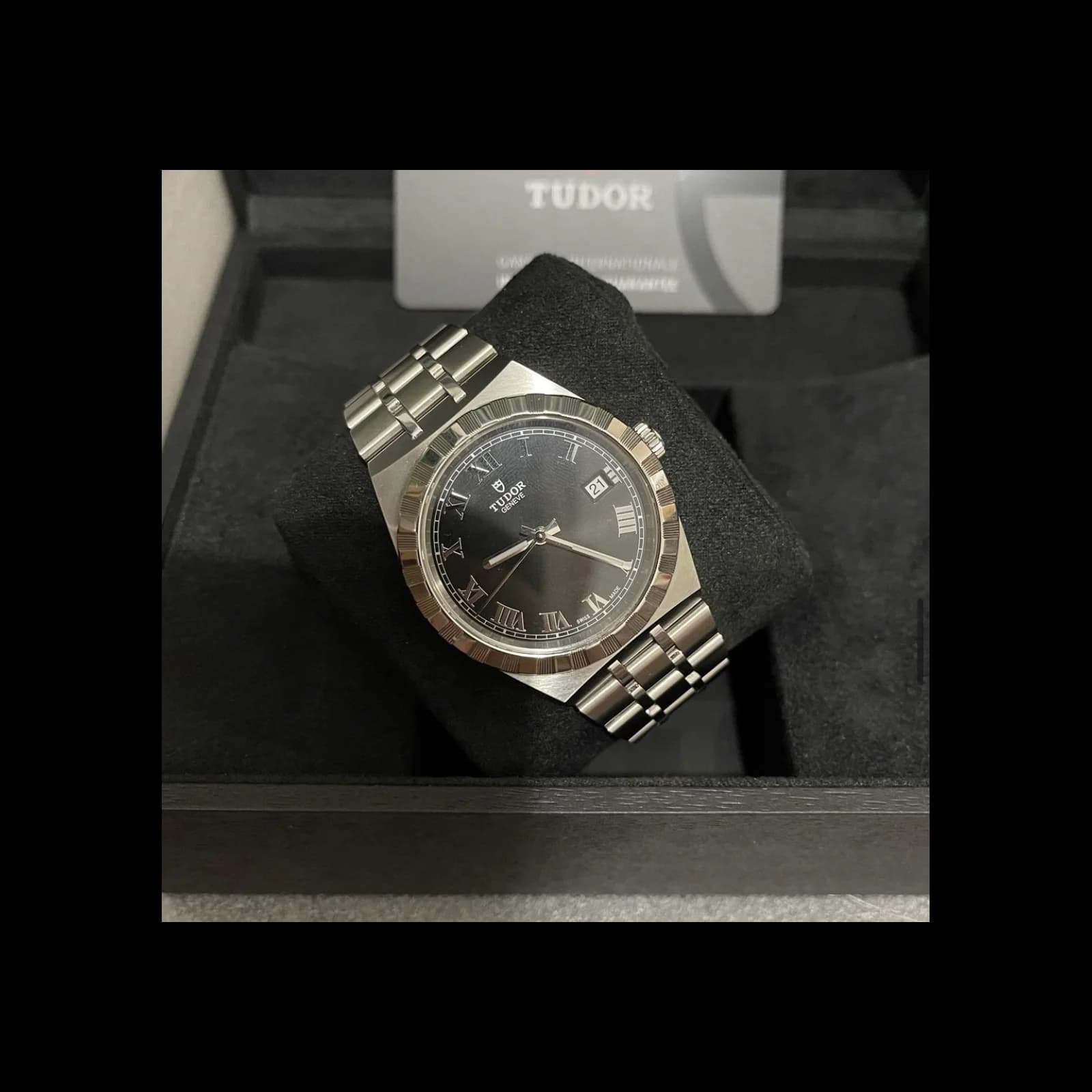 Thumb Royal Date 38 Stainless Steel / Black - Roman