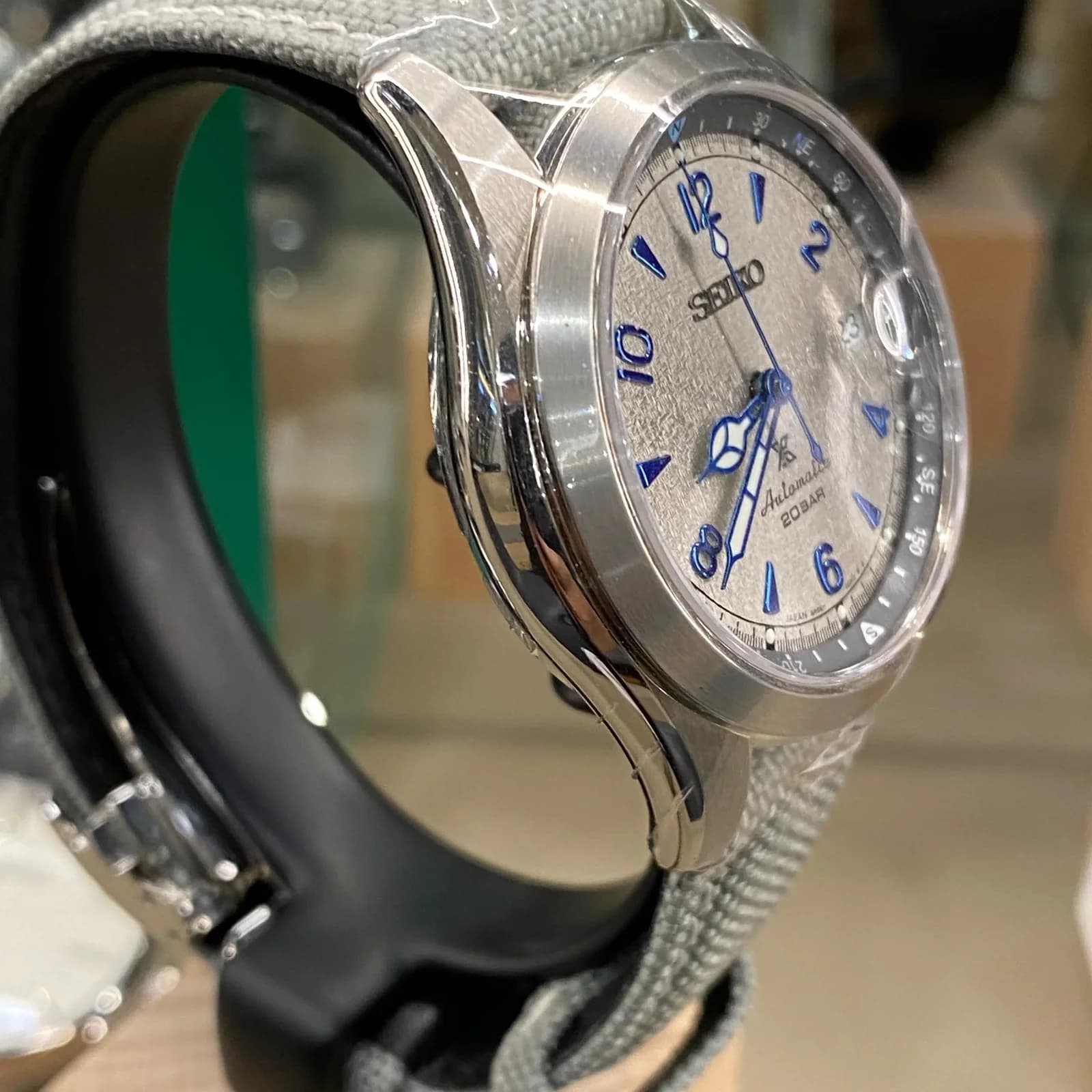 Thumb Alpinist SPB355J1 Rock Face European Limited
