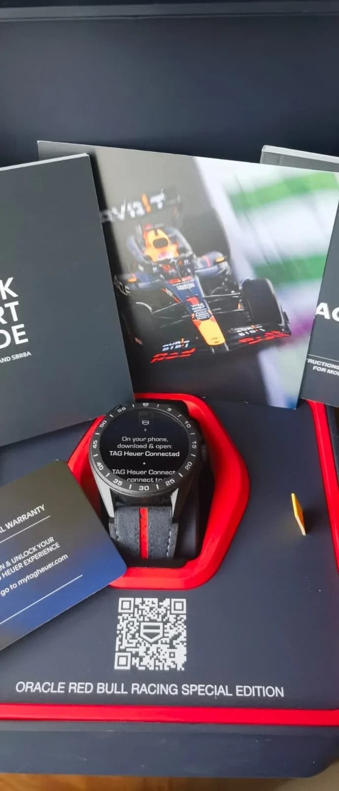 Thumb Connected Calibre E4 x Oracle Red Bull Racing Edition