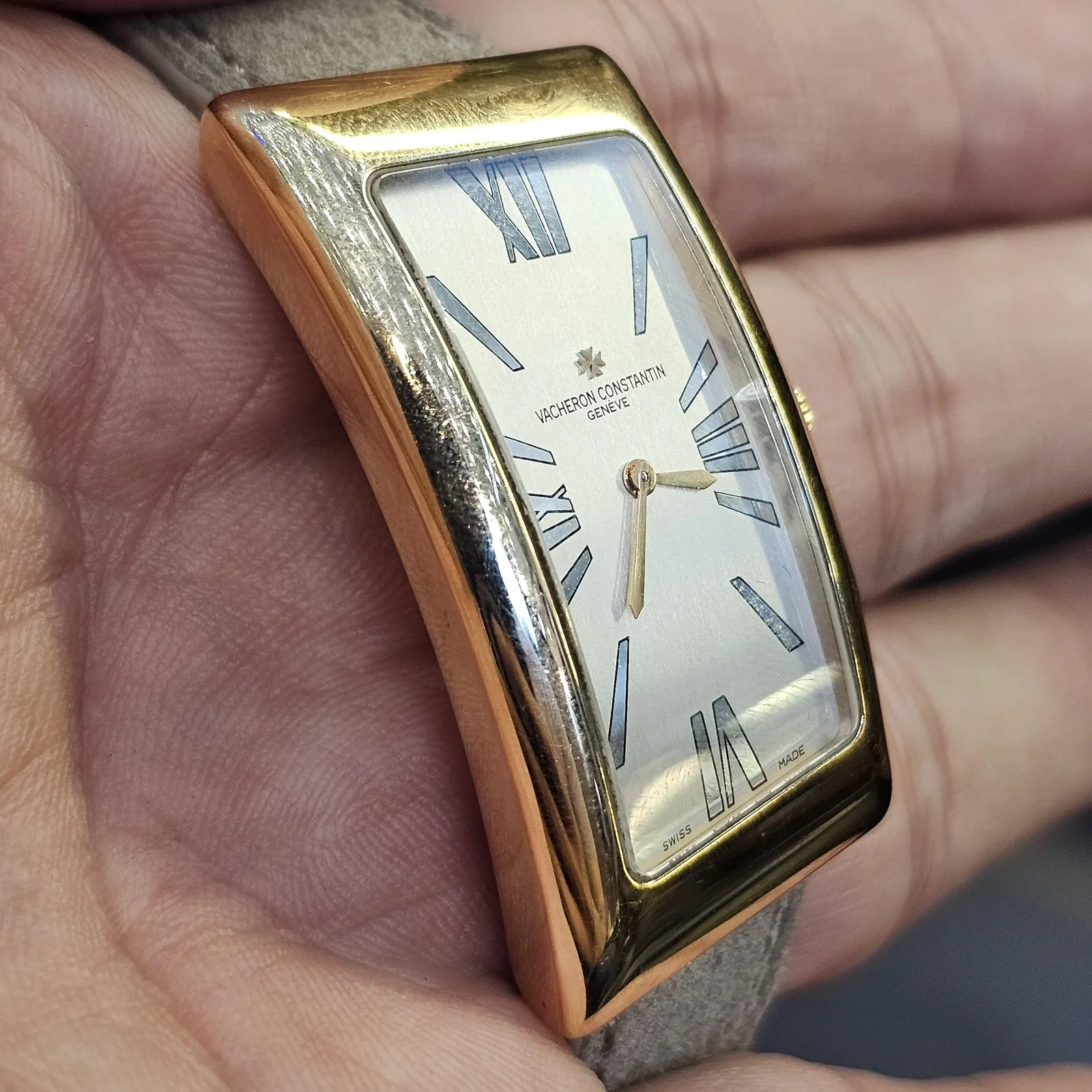 Thumb 1972 Asymmetrical Curved Quartz