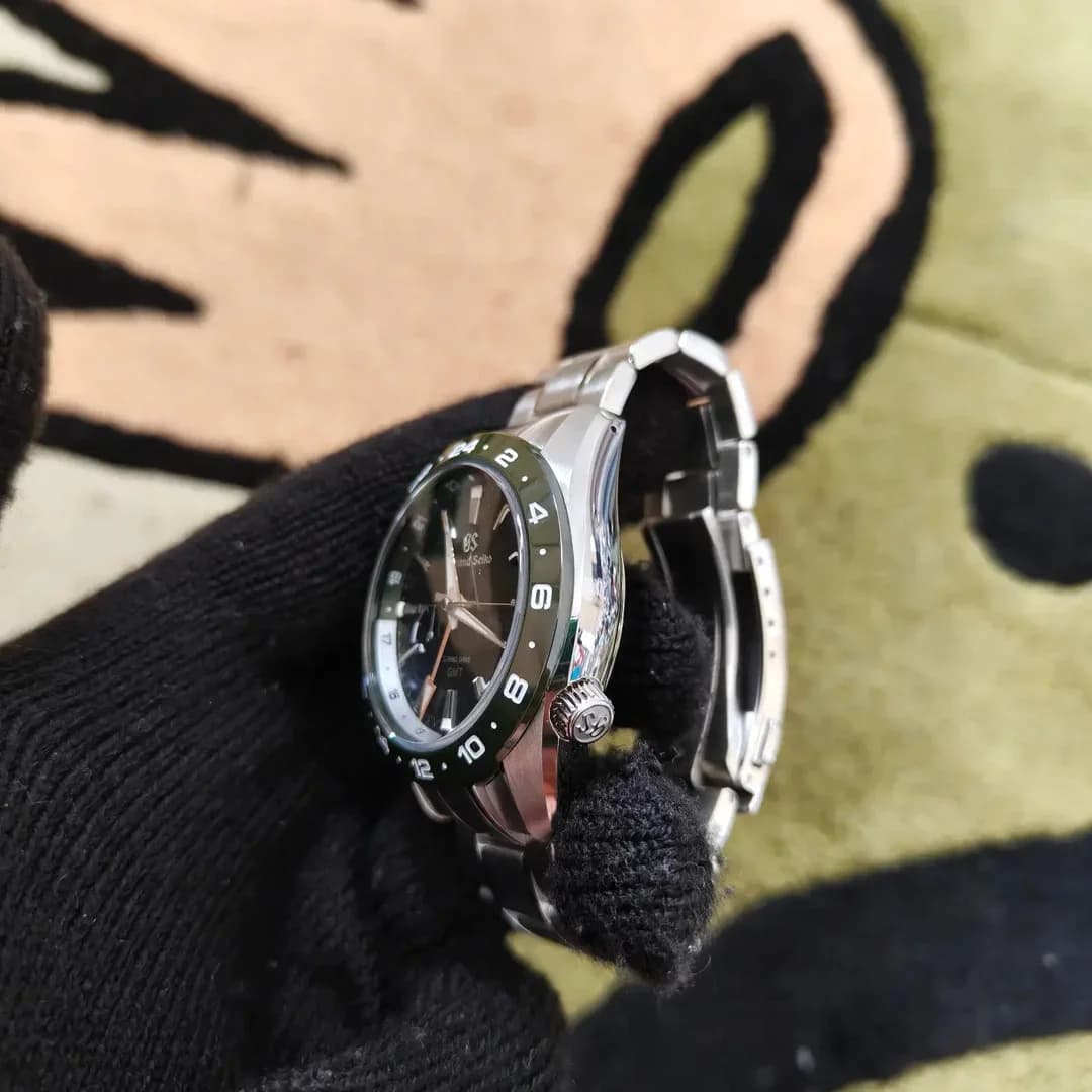Thumb Spring Drive SBGE257 GMT Stainless Steel / Green