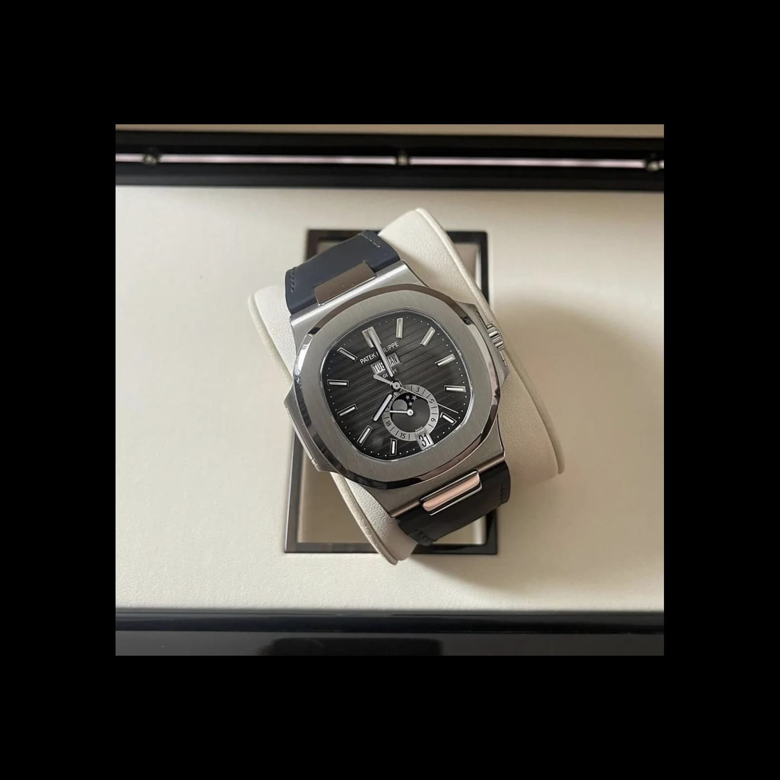 Thumb Nautilus 5726 Stainless Steel / Black