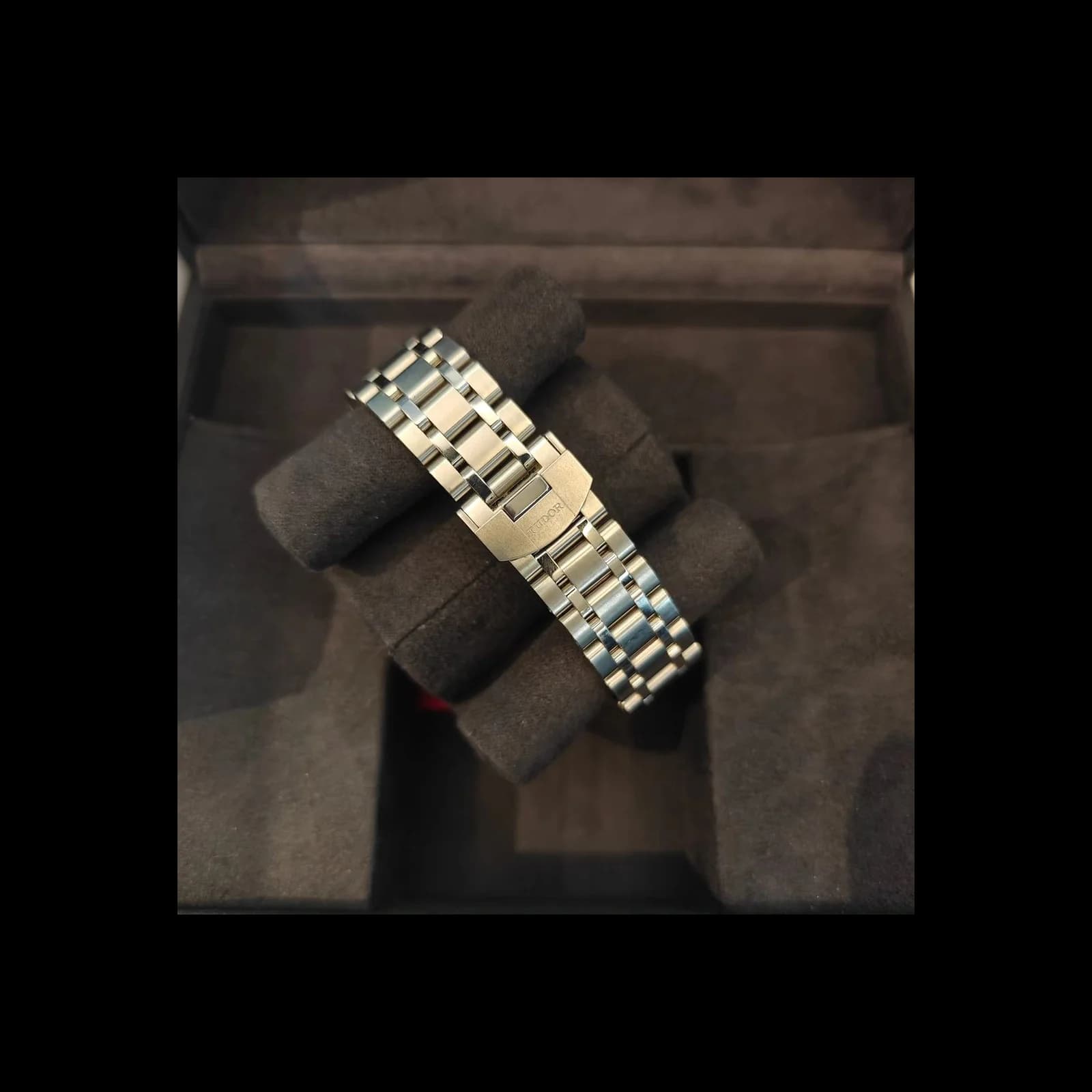 Thumb Royal Date 38 Stainless Steel / Black - Roman