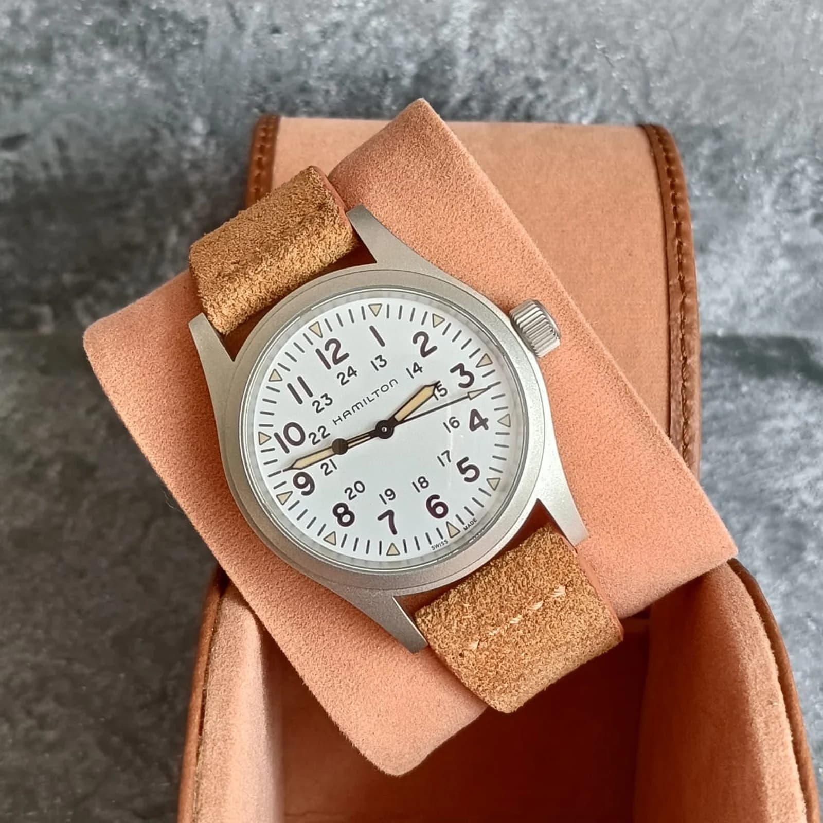Thumb Khaki Field Mechanical 38 White / Bracelet