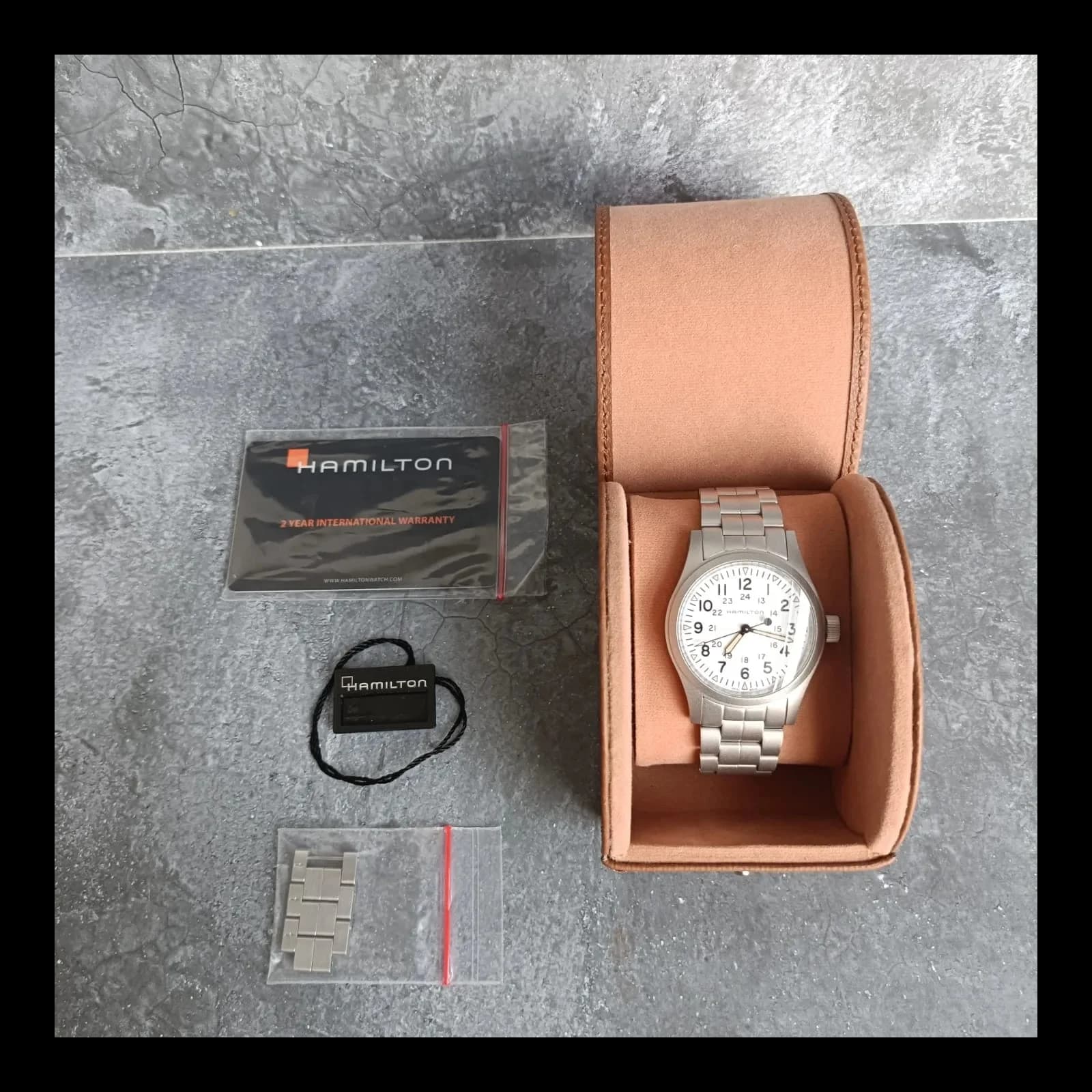 Thumb Khaki Field Mechanical 38 White / Bracelet