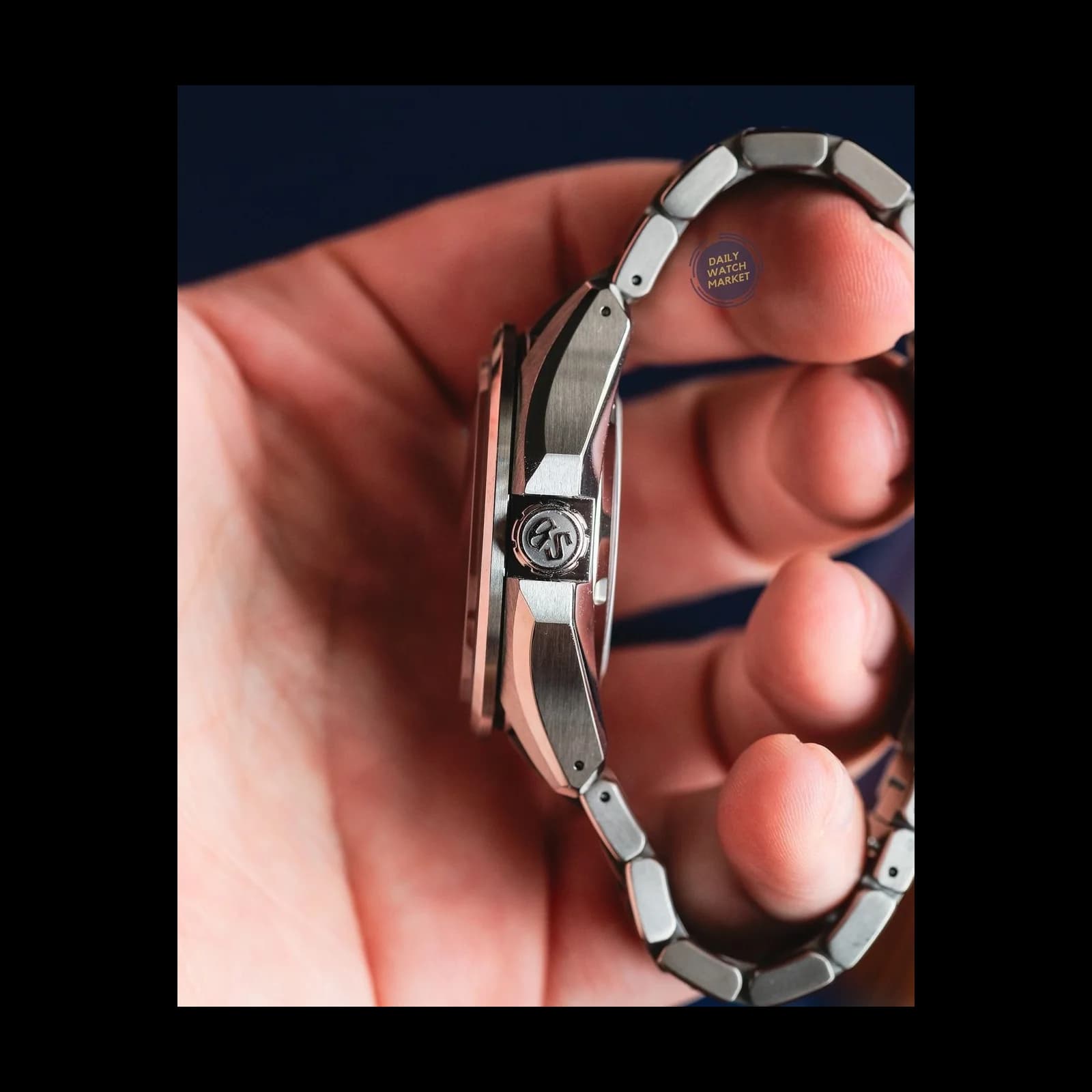 Thumb Spring Drive GMT Evolution 9
