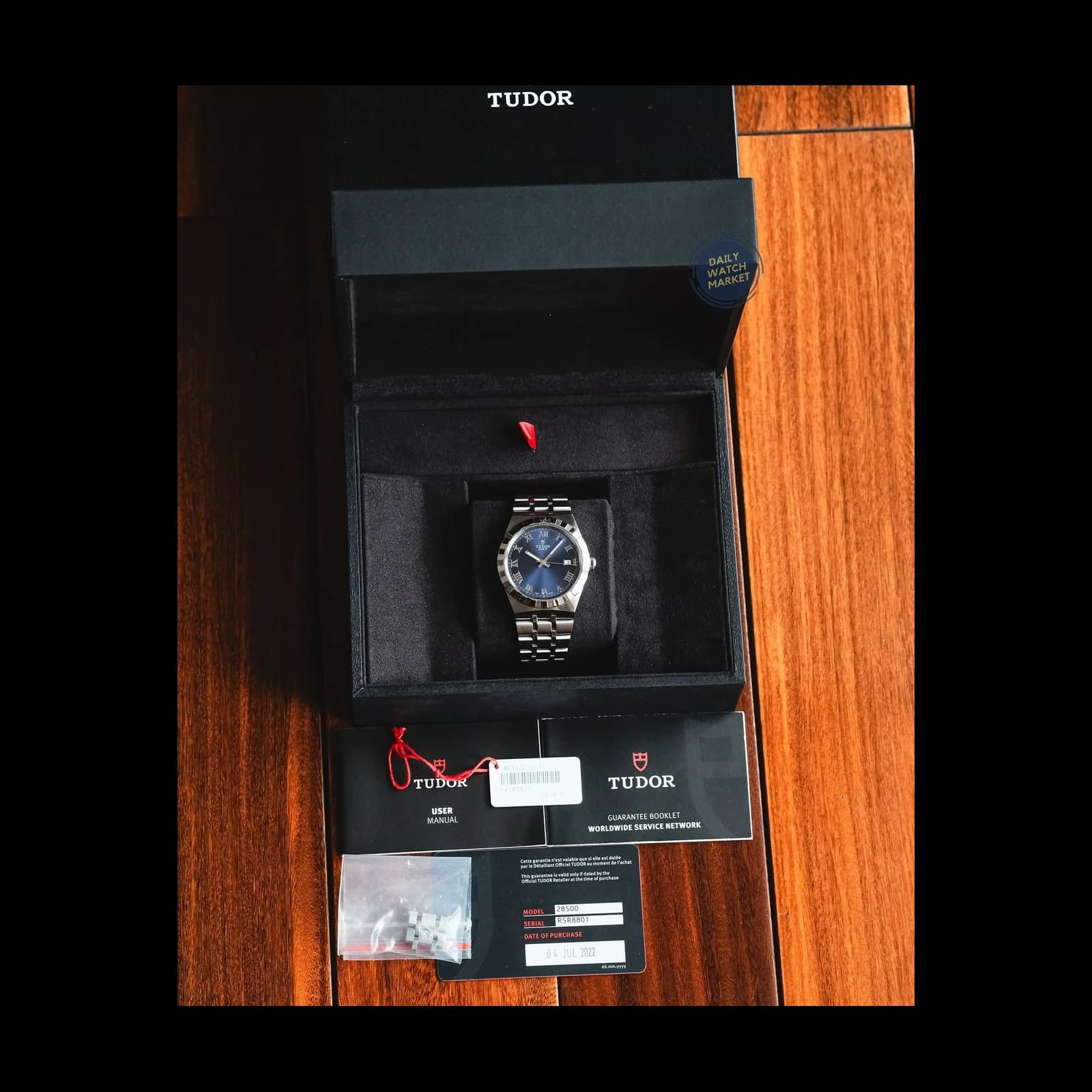 Thumb Royal Date 38 Stainless Steel / Blue - Roman