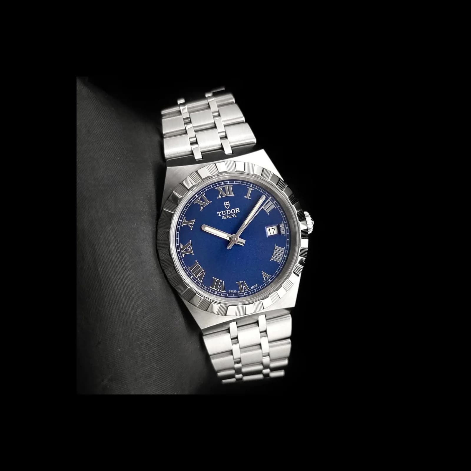 Thumb Royal Date 38 Stainless Steel / Blue - Roman