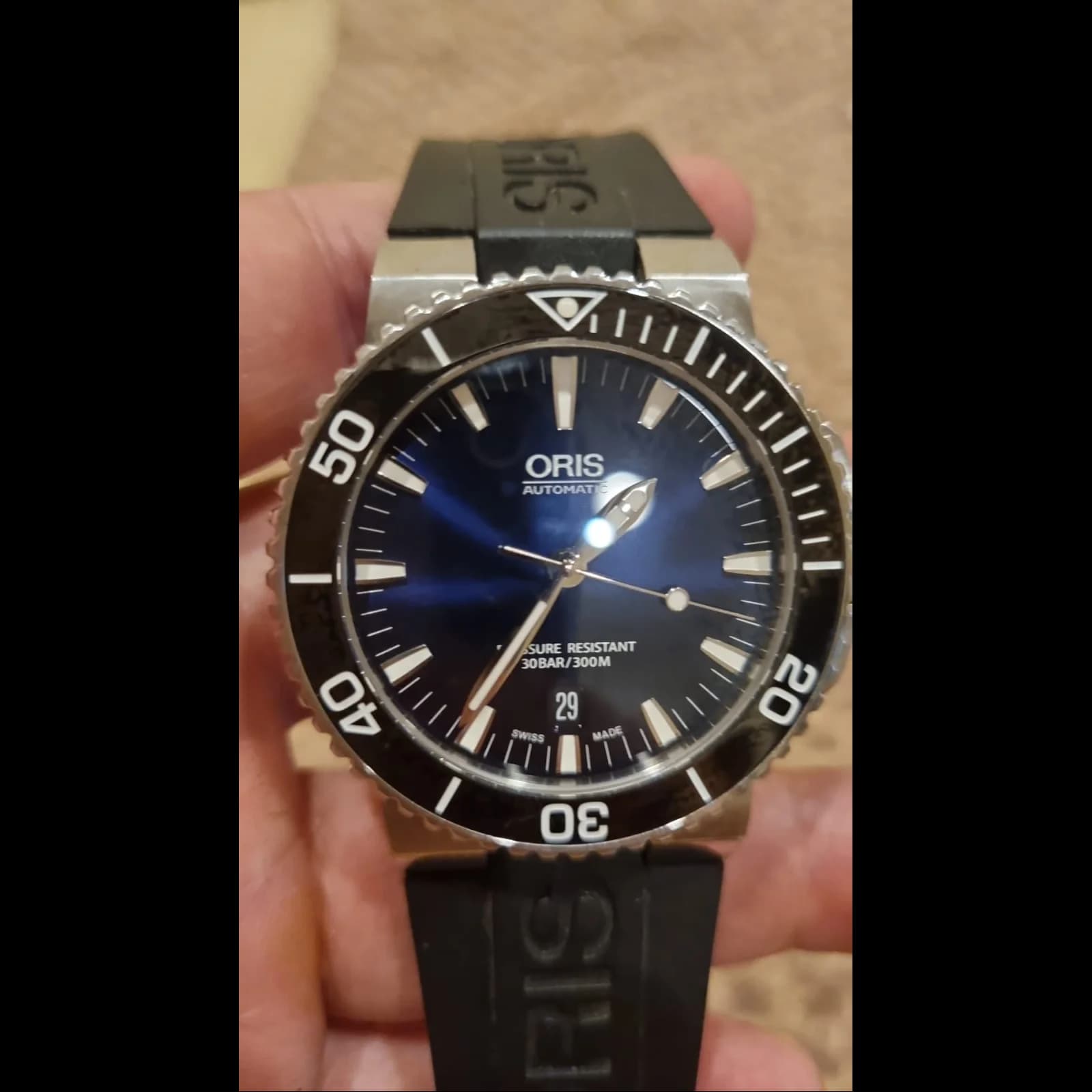 Thumb Aquis Date 43 Stainless Steel / Blue / Rubber