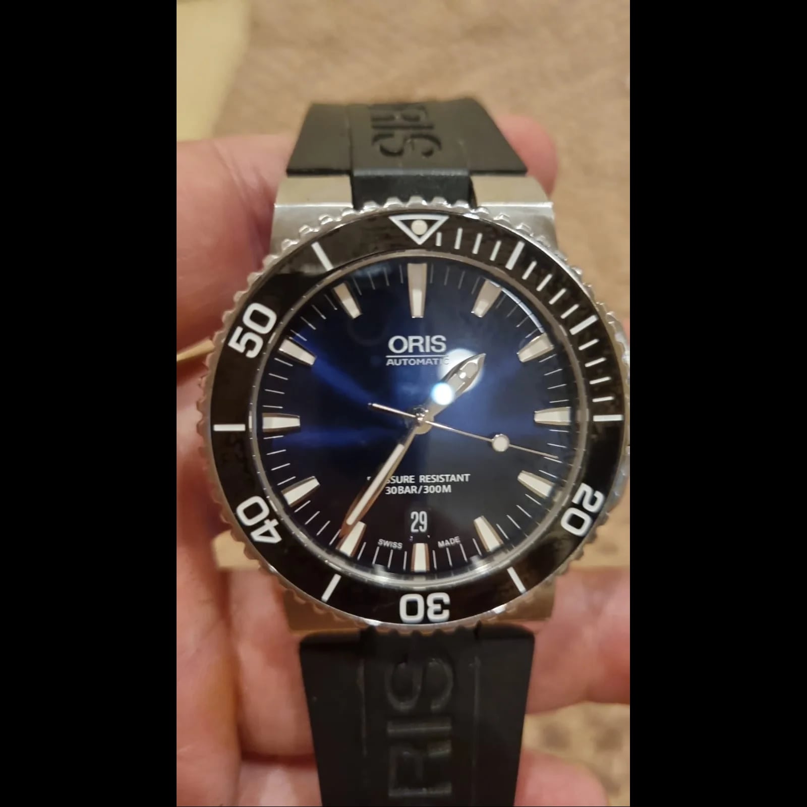 Aquis Date 43 Stainless Steel / Blue / Rubber