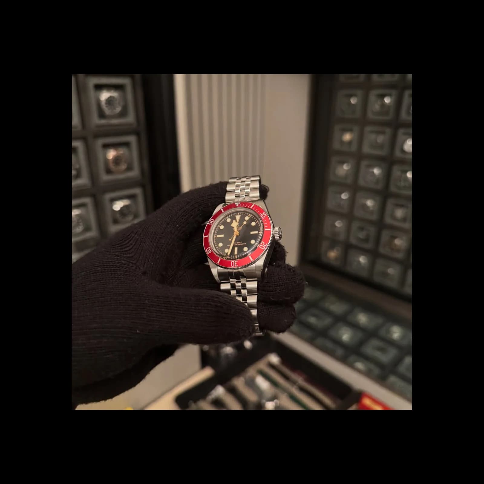 Thumb Black Bay Master Chronometer Stainless Steel - Burgundy / Black / Jubilee