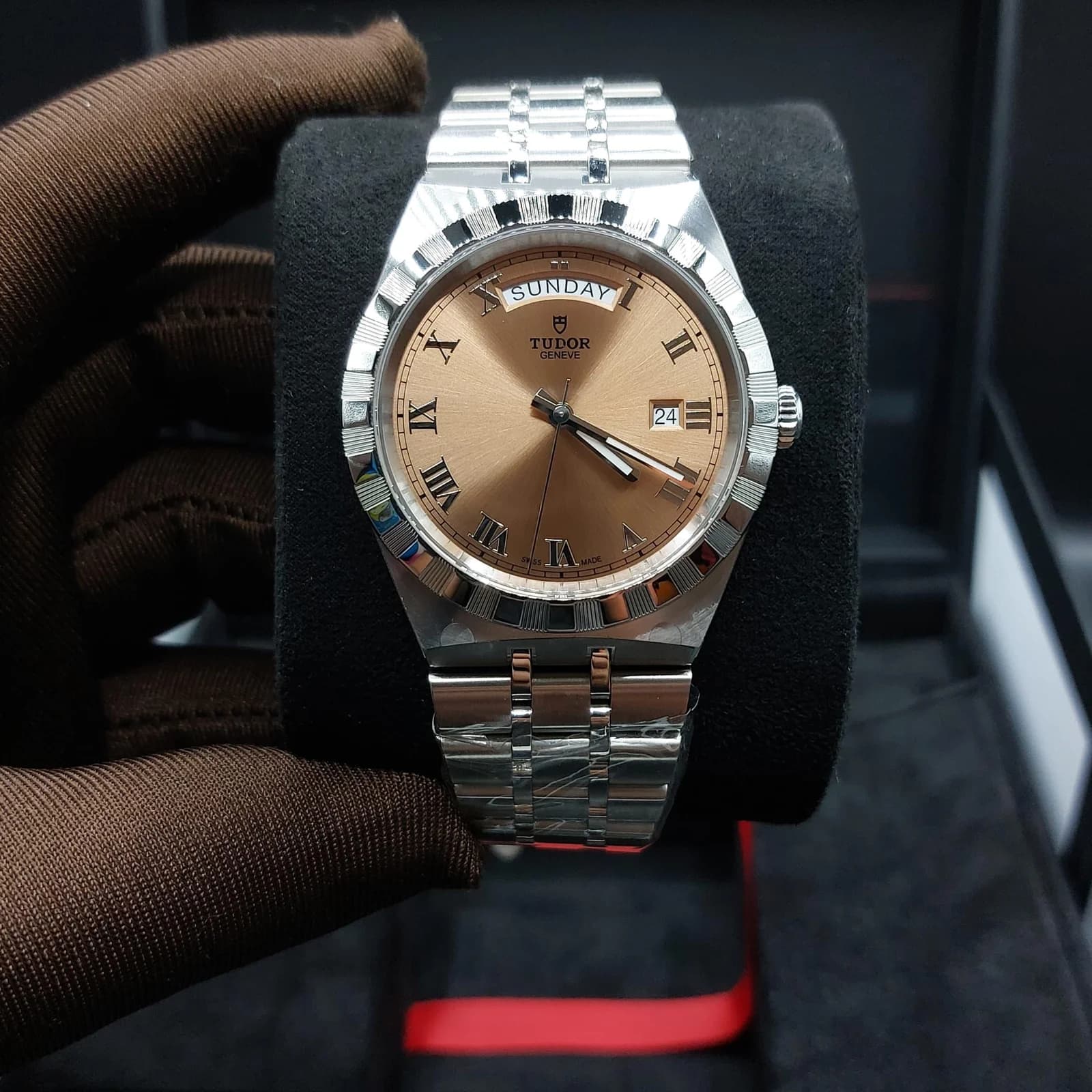 Thumb Royal Day-Date 41 Stainless Steel / Salmon - Roman