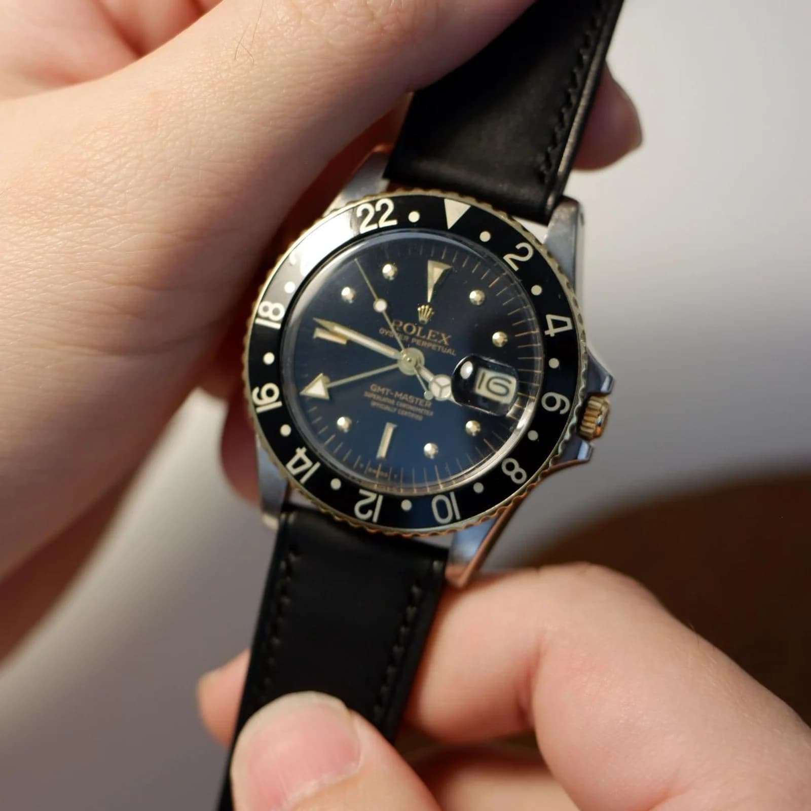 Thumb Rolex GMT Master 1675 Black Nipple Gilt Dial