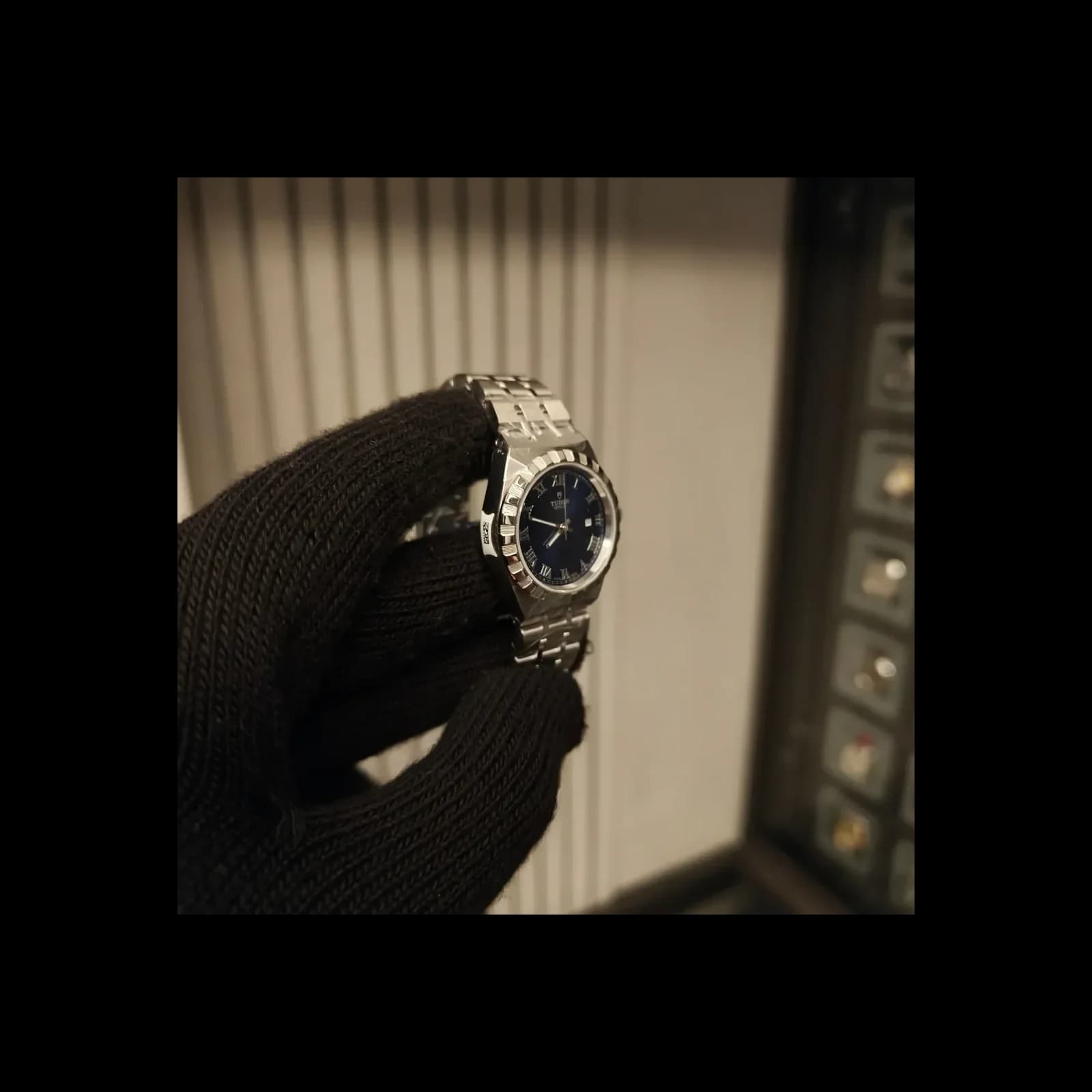 Thumb Royal Date 28 Stainless Steel / Blue - Roman