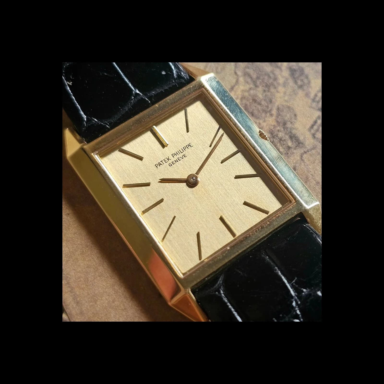 Thumb 18K 'Tank Skater' 3491 Manual Winding
