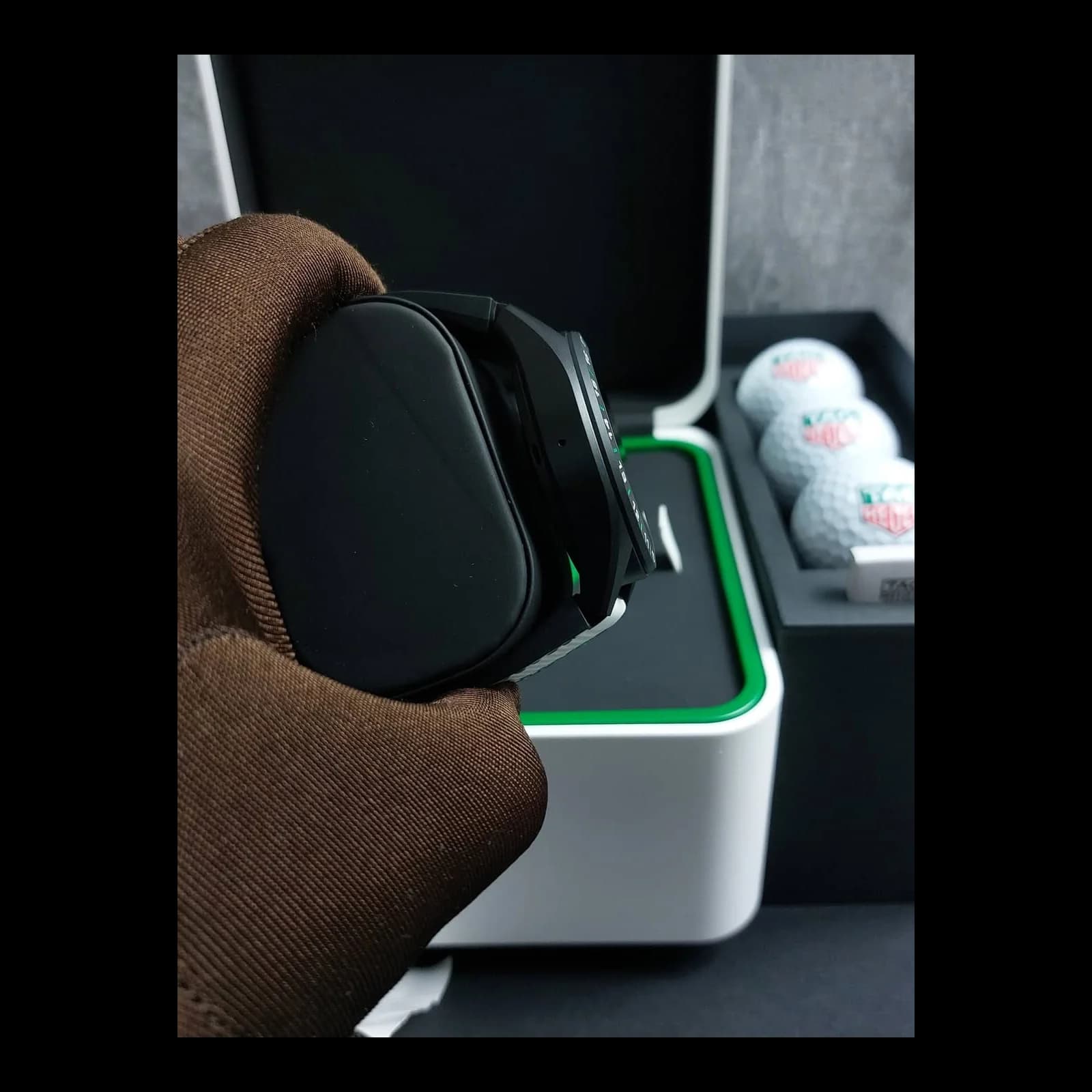 Thumb Connected Calibre E4 Golf Edition