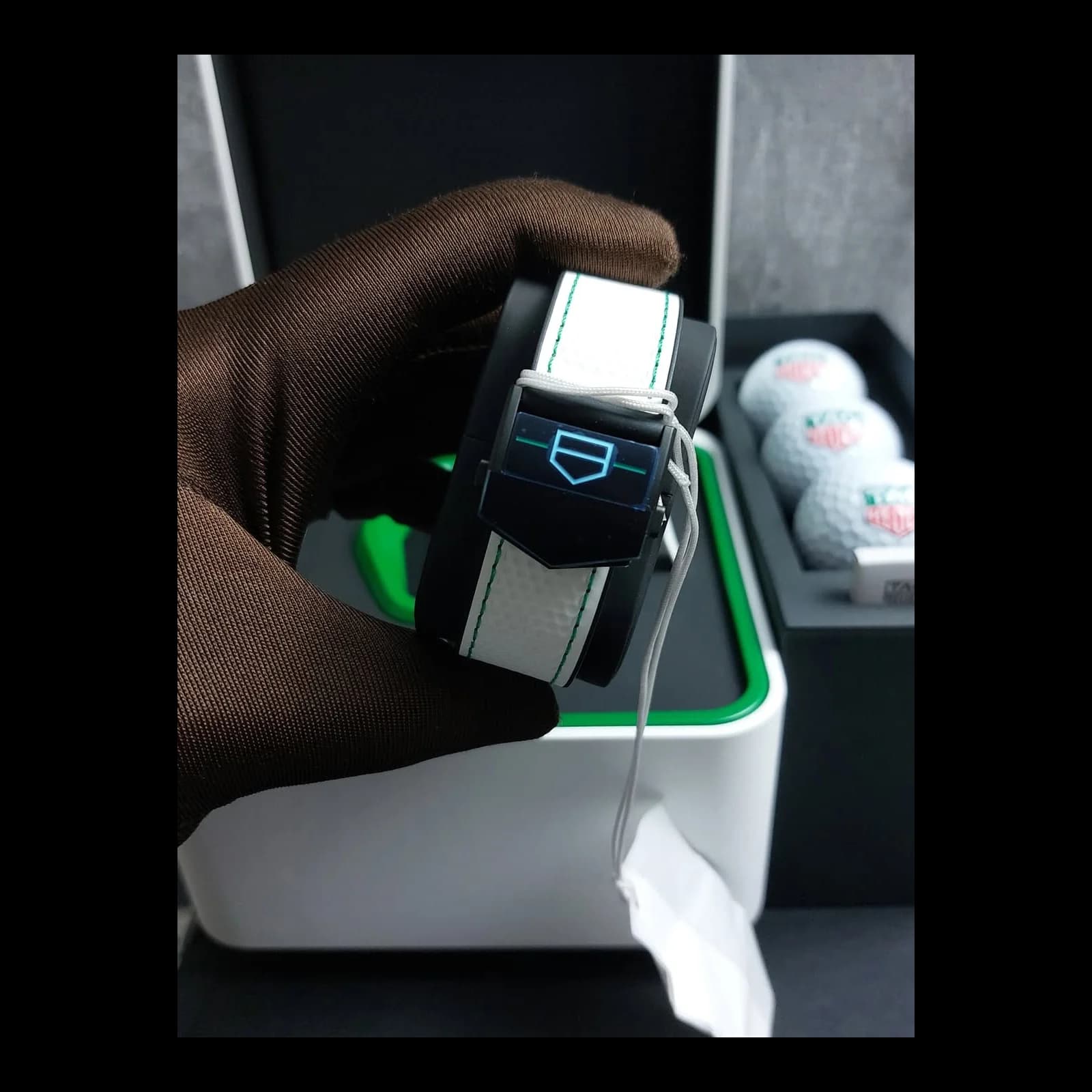 Thumb Connected Calibre E4 Golf Edition