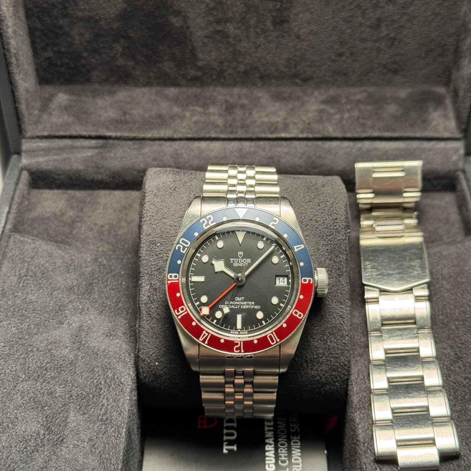 Thumb Black Bay GMT Stainless Steel / Black / Pepsi / Bracelet