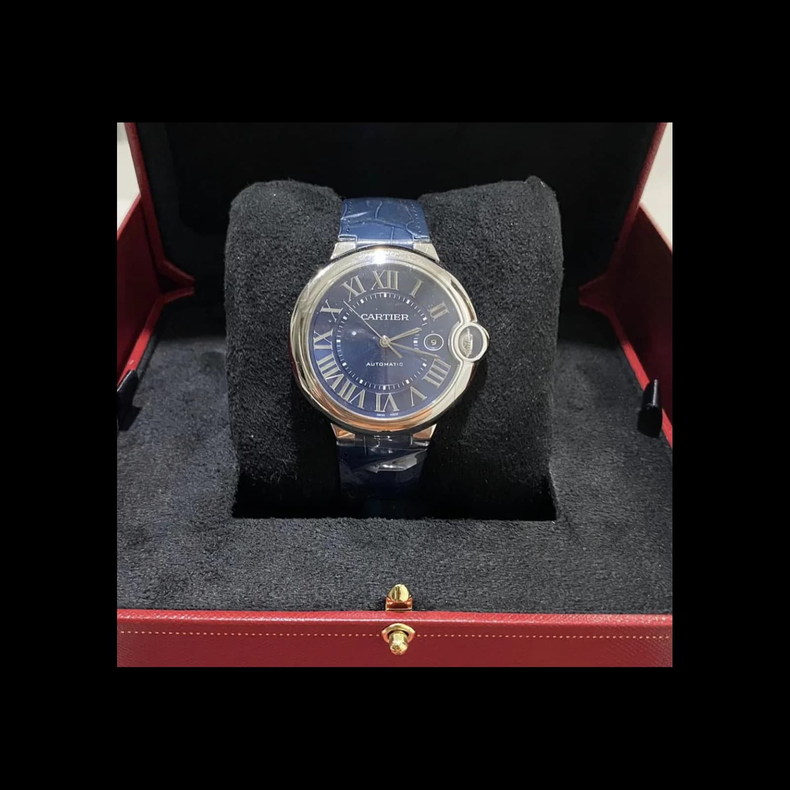 Thumb Ballon Bleu de Cartier 42 / Blue Dial / Leather
