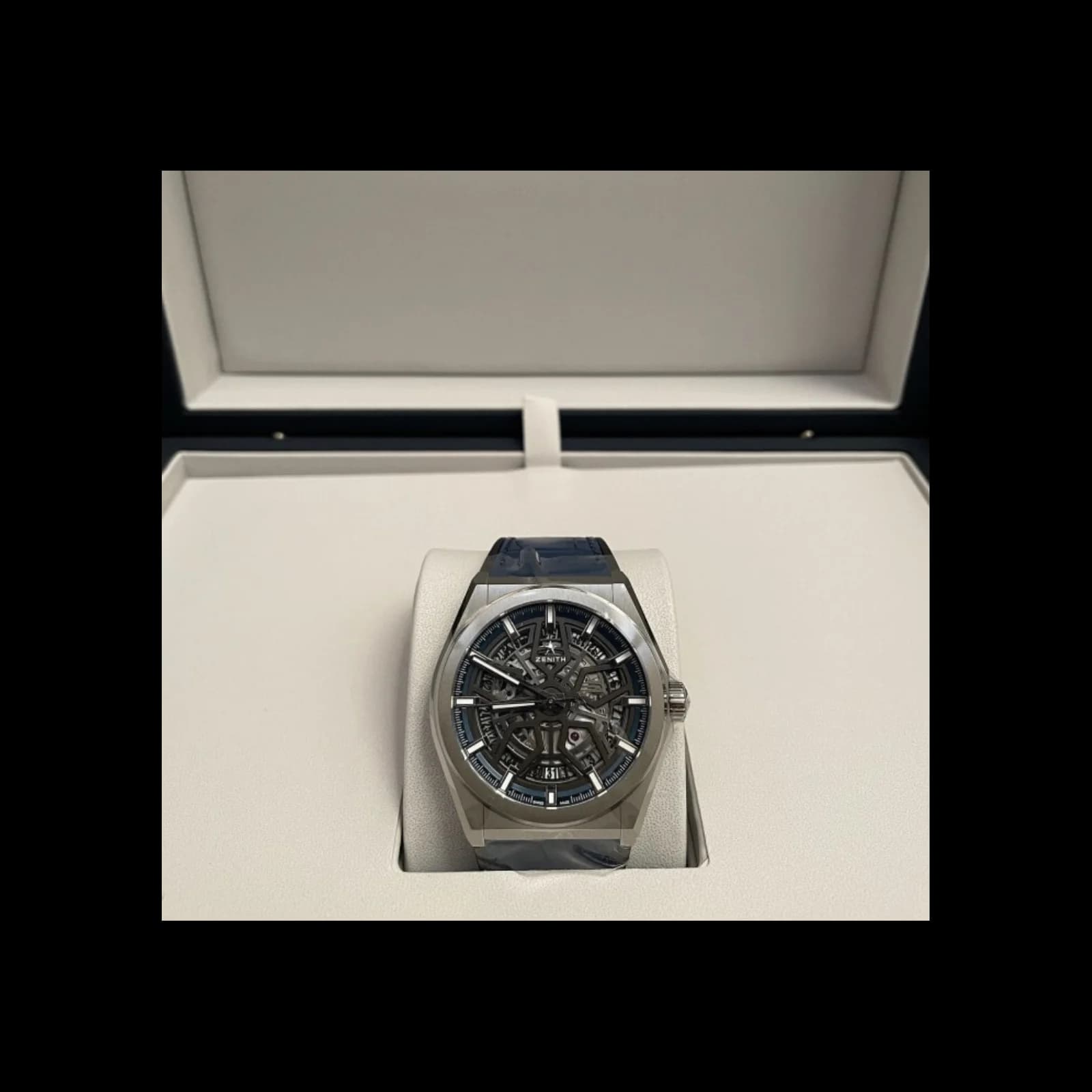 Thumb Defy Classic Titanium / Skeleton / Alligator
