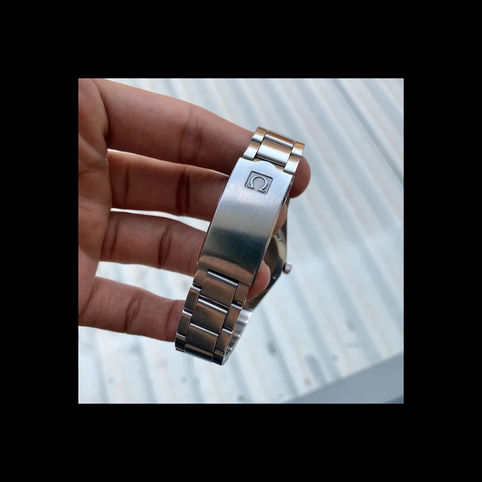 Thumb Omega Geneve