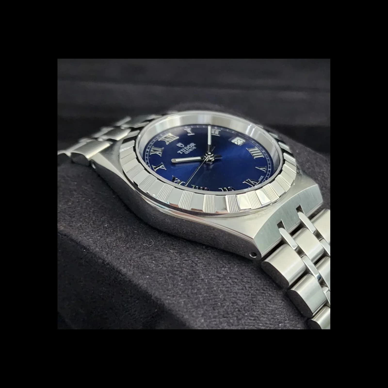 Thumb Royal Date 34 Stainless Steel / Blue - Roman