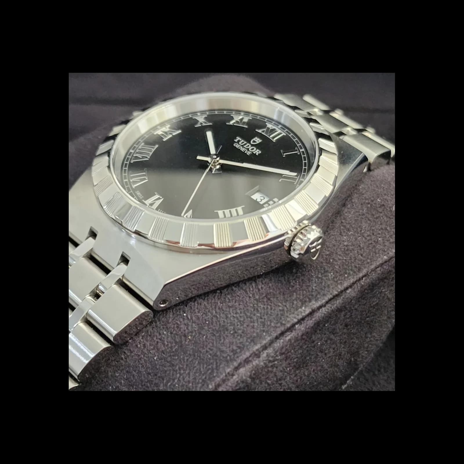 Thumb Royal Date 38 Stainless Steel / Black - Roman